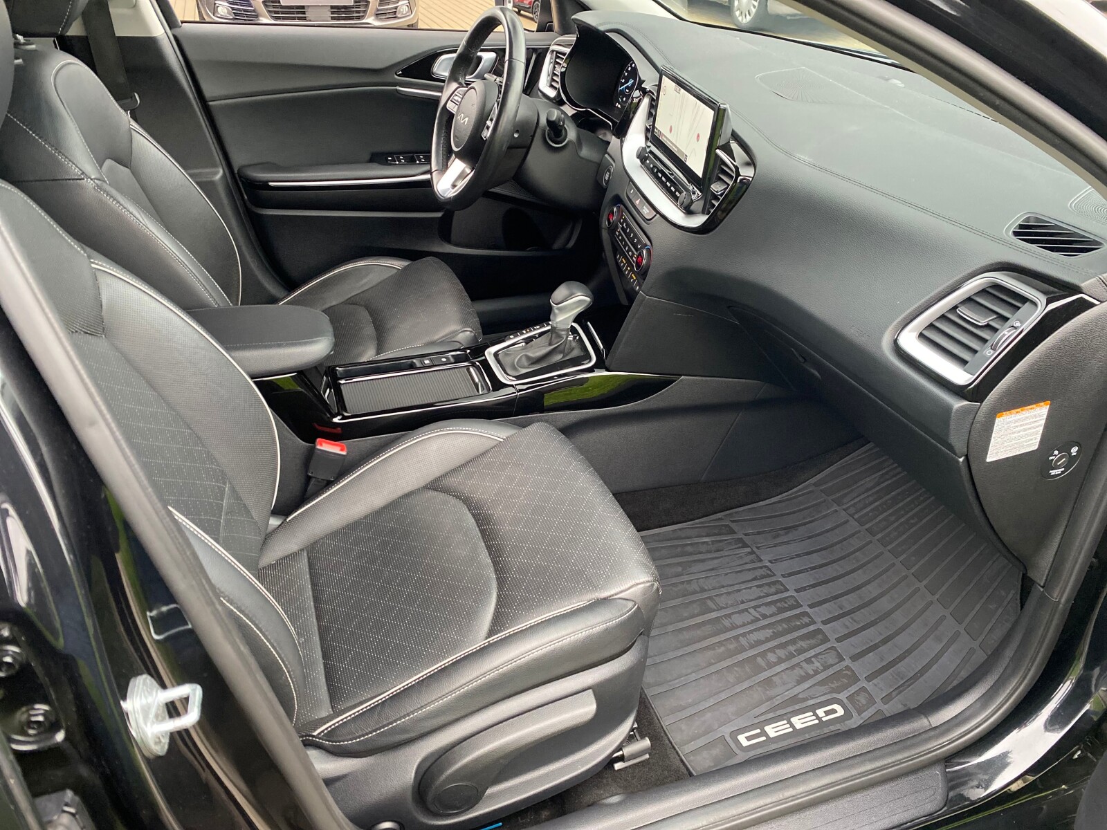 Kia Ceed - zdjęcie 18