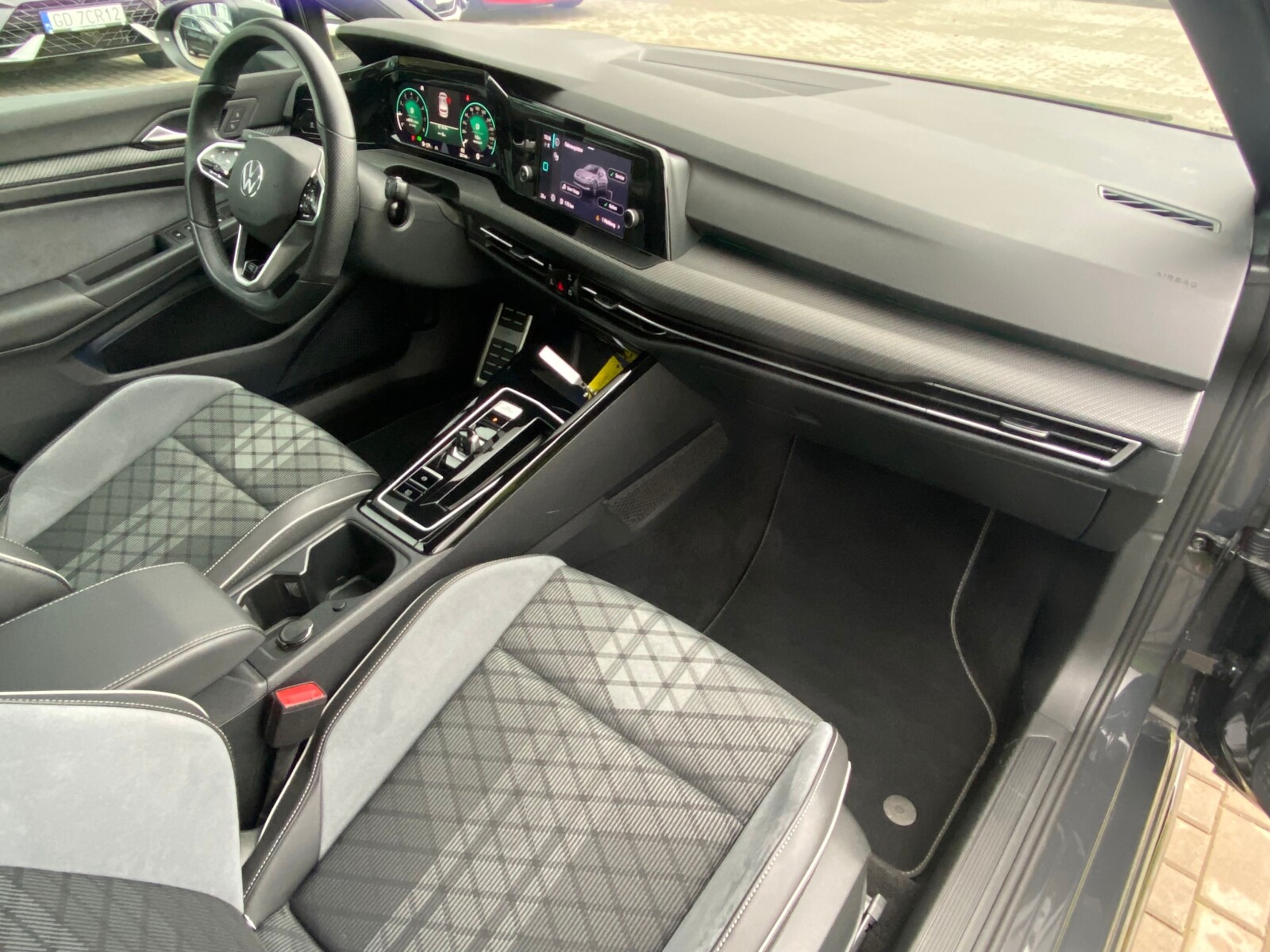 Volkswagen Golf - zdjęcie 18