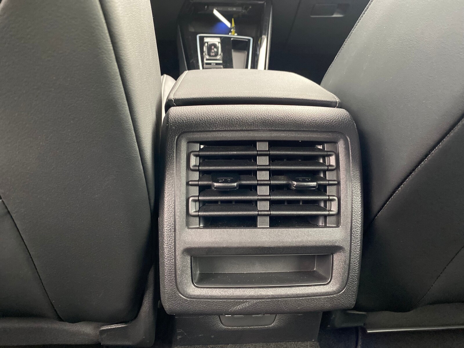 Volkswagen Golf - zdjęcie 13