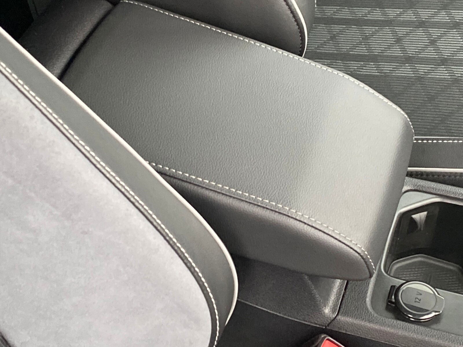 Volkswagen Golf - zdjęcie 17