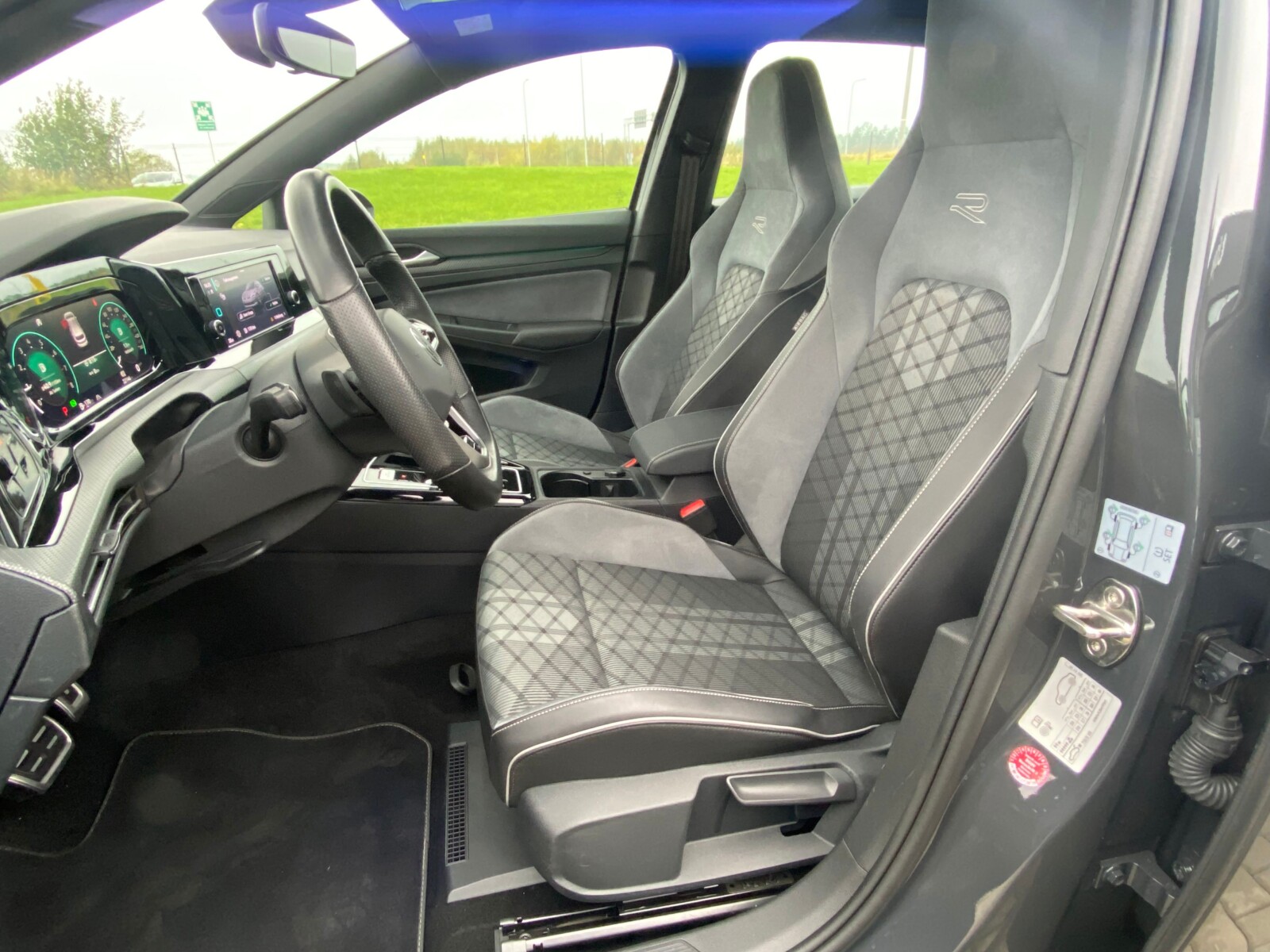 Volkswagen Golf - zdjęcie 10