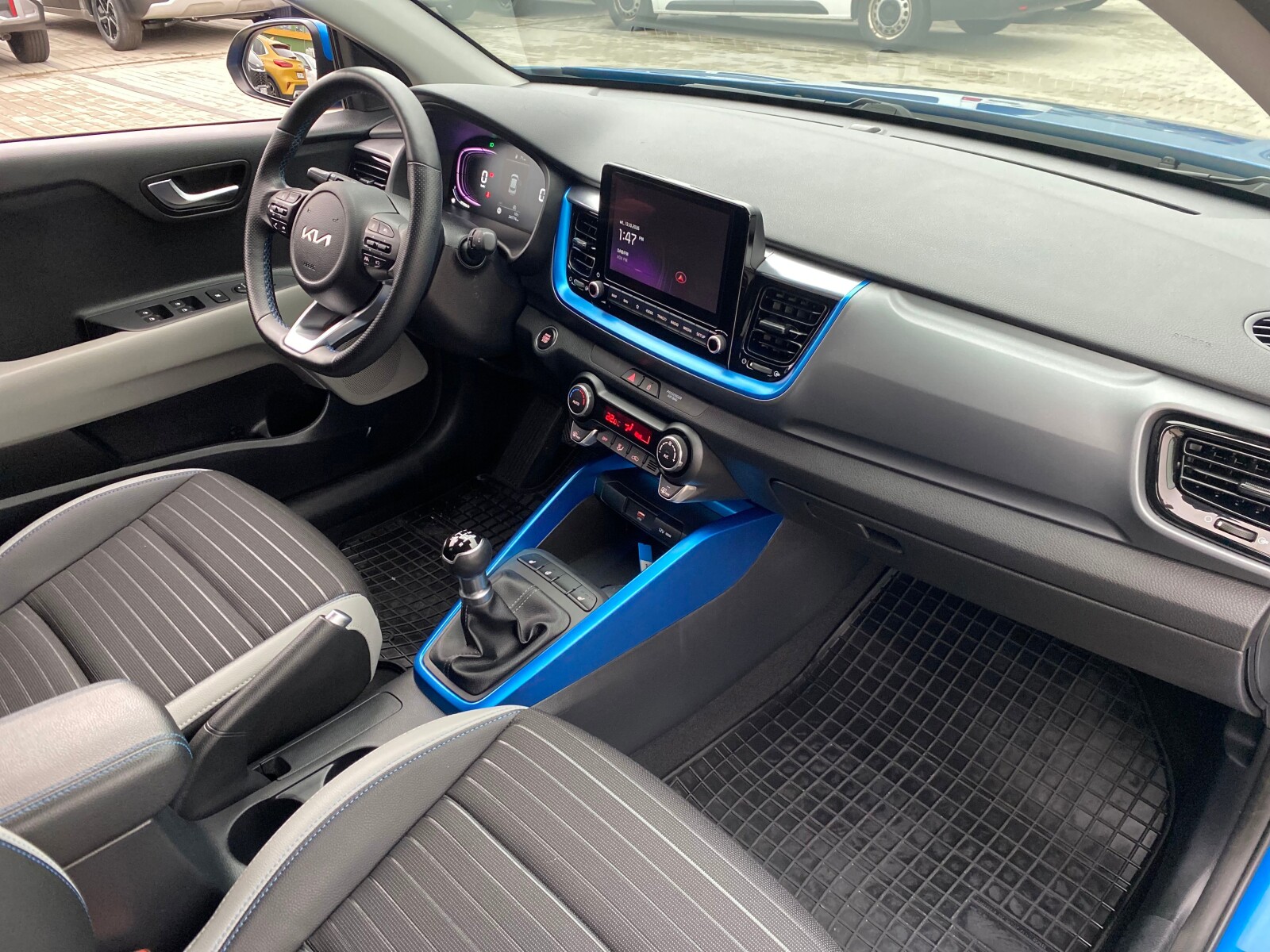 Kia Stonic - zdjęcie 15