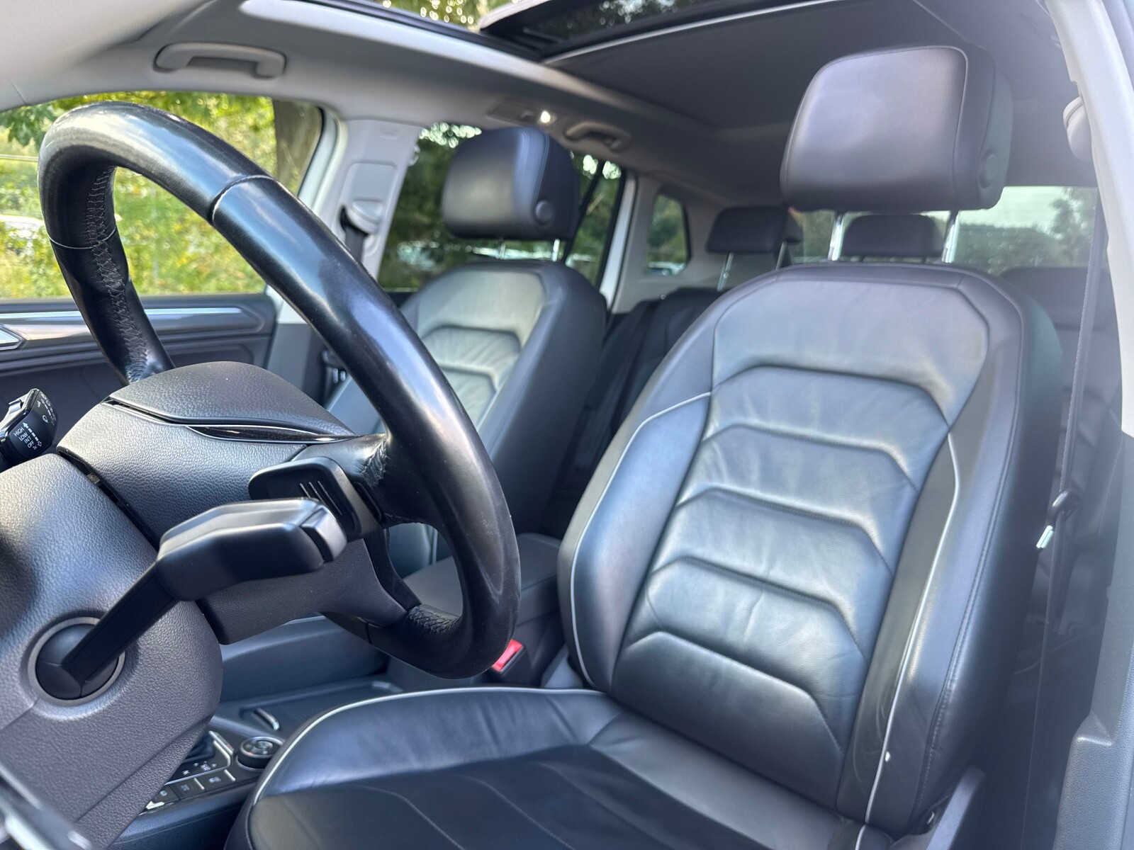 Volkswagen Tiguan - zdjęcie 12