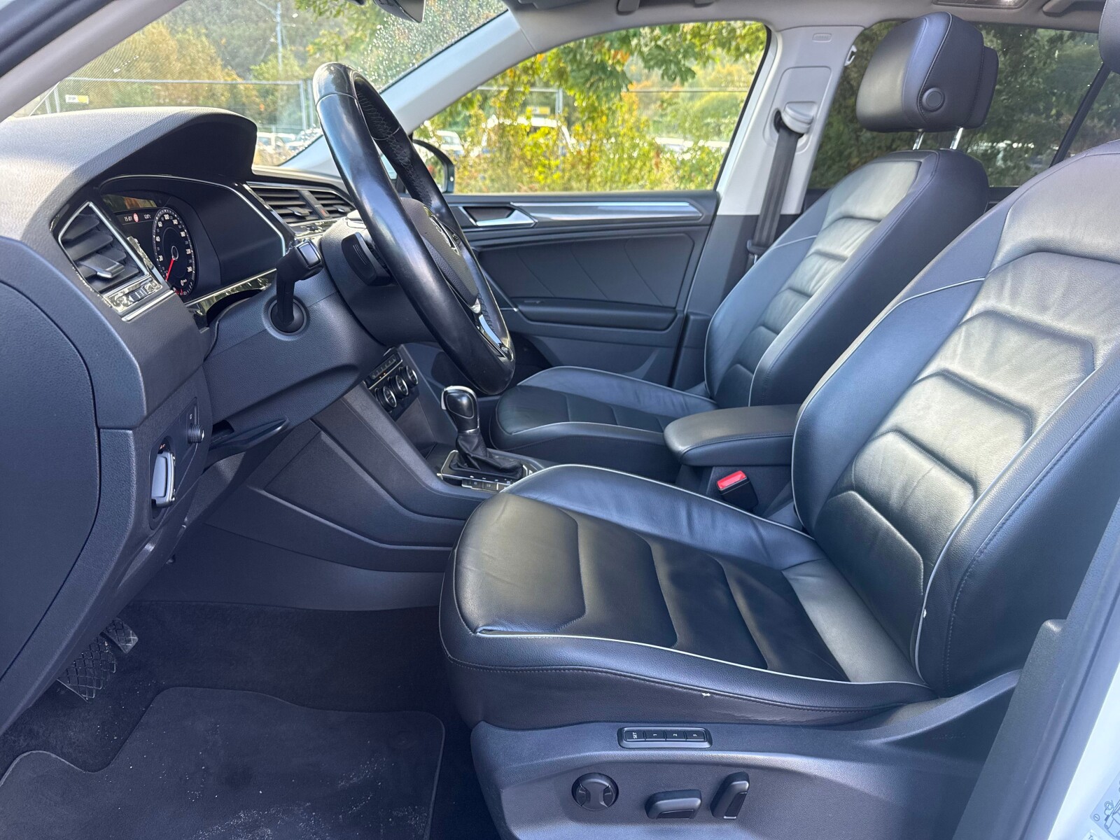 Volkswagen Tiguan - zdjęcie 10
