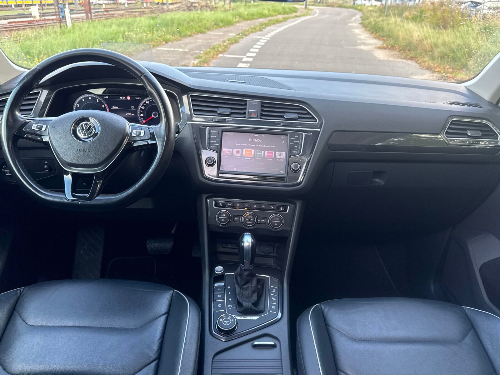 Volkswagen Tiguan - zdjęcie 9