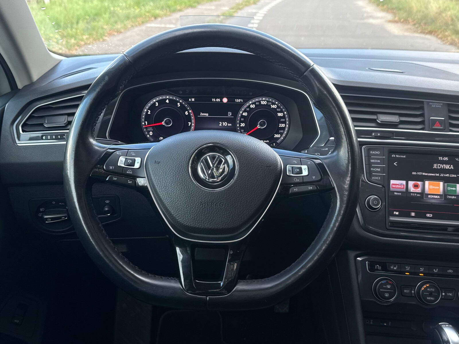 Volkswagen Tiguan - zdjęcie 16
