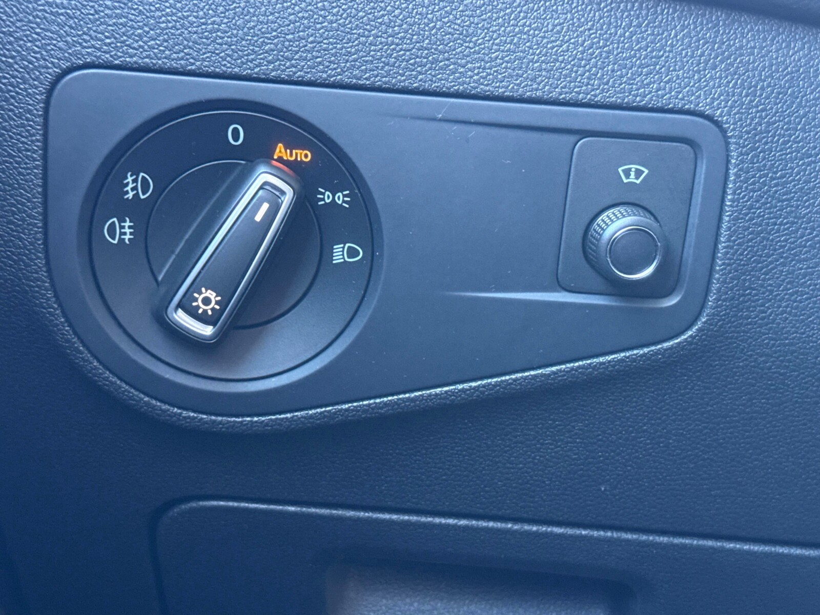 Volkswagen Tiguan - zdjęcie 25