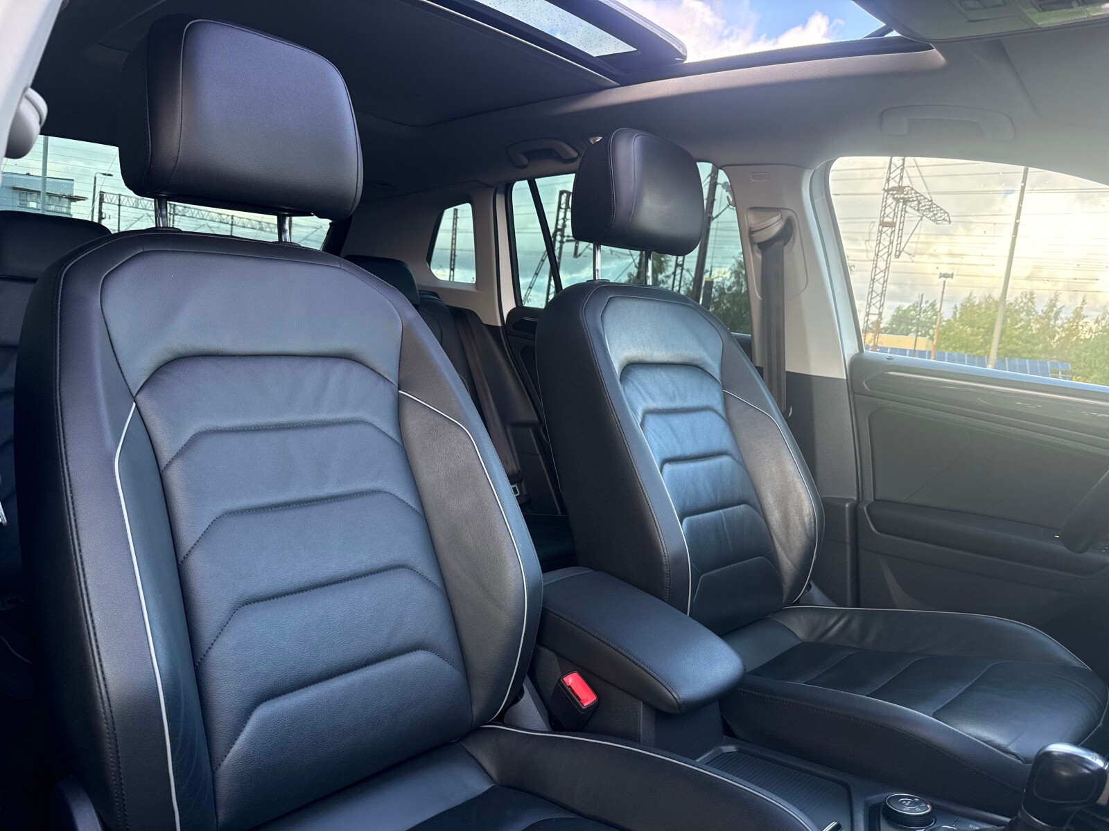Volkswagen Tiguan - zdjęcie 15