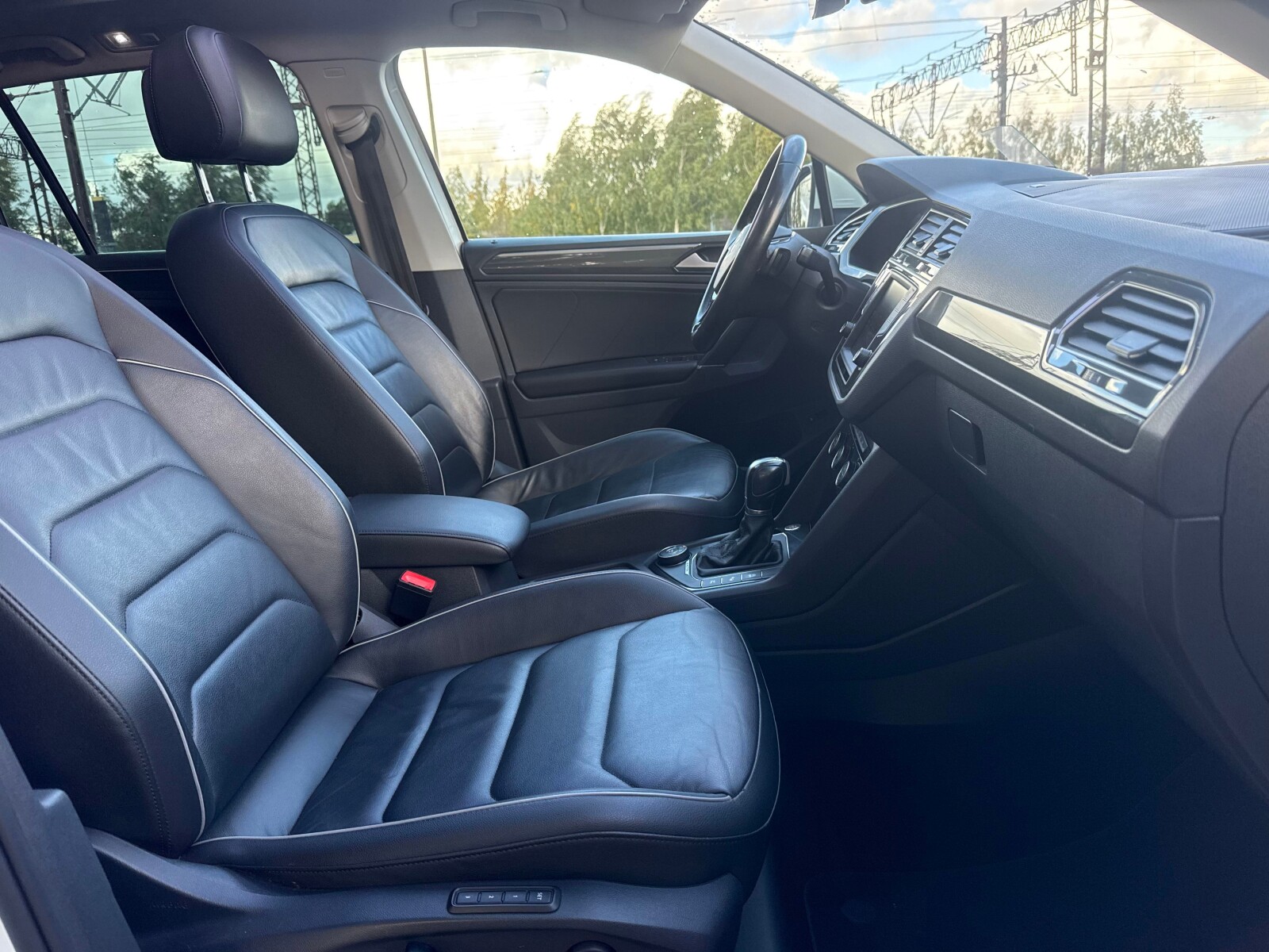 Volkswagen Tiguan - zdjęcie 13