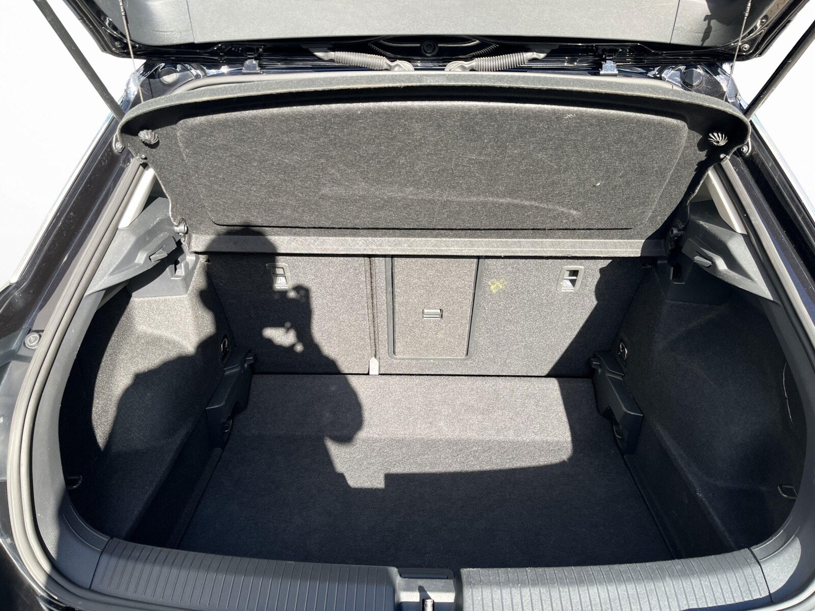 Volkswagen T-Roc - zdjęcie 16