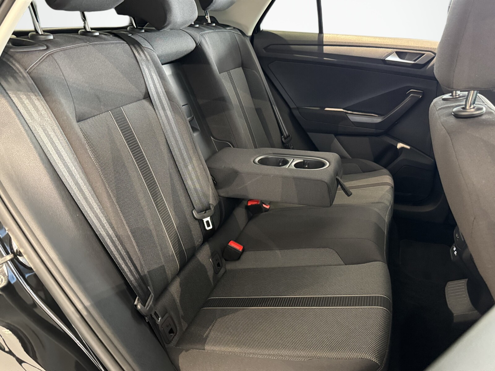 Volkswagen T-Roc - zdjęcie 15