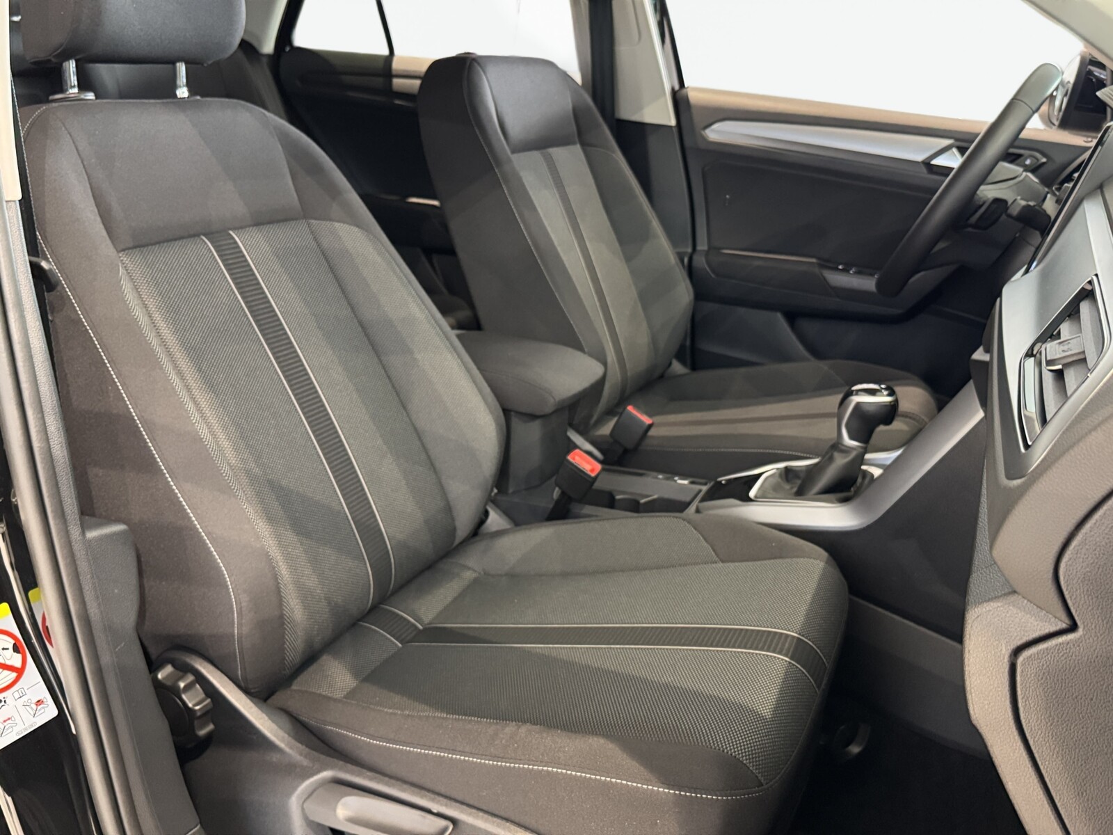 Volkswagen T-Roc - zdjęcie 16