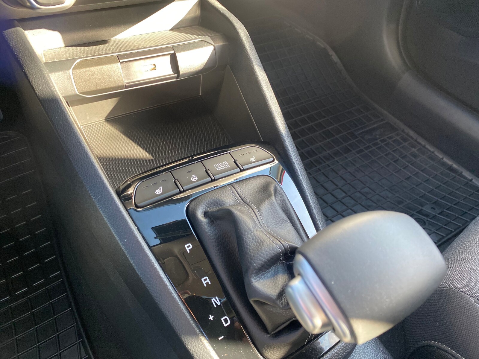 Kia Stonic - zdjęcie 25