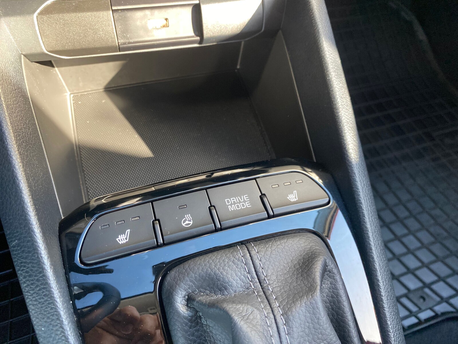 Kia Stonic - zdjęcie 23
