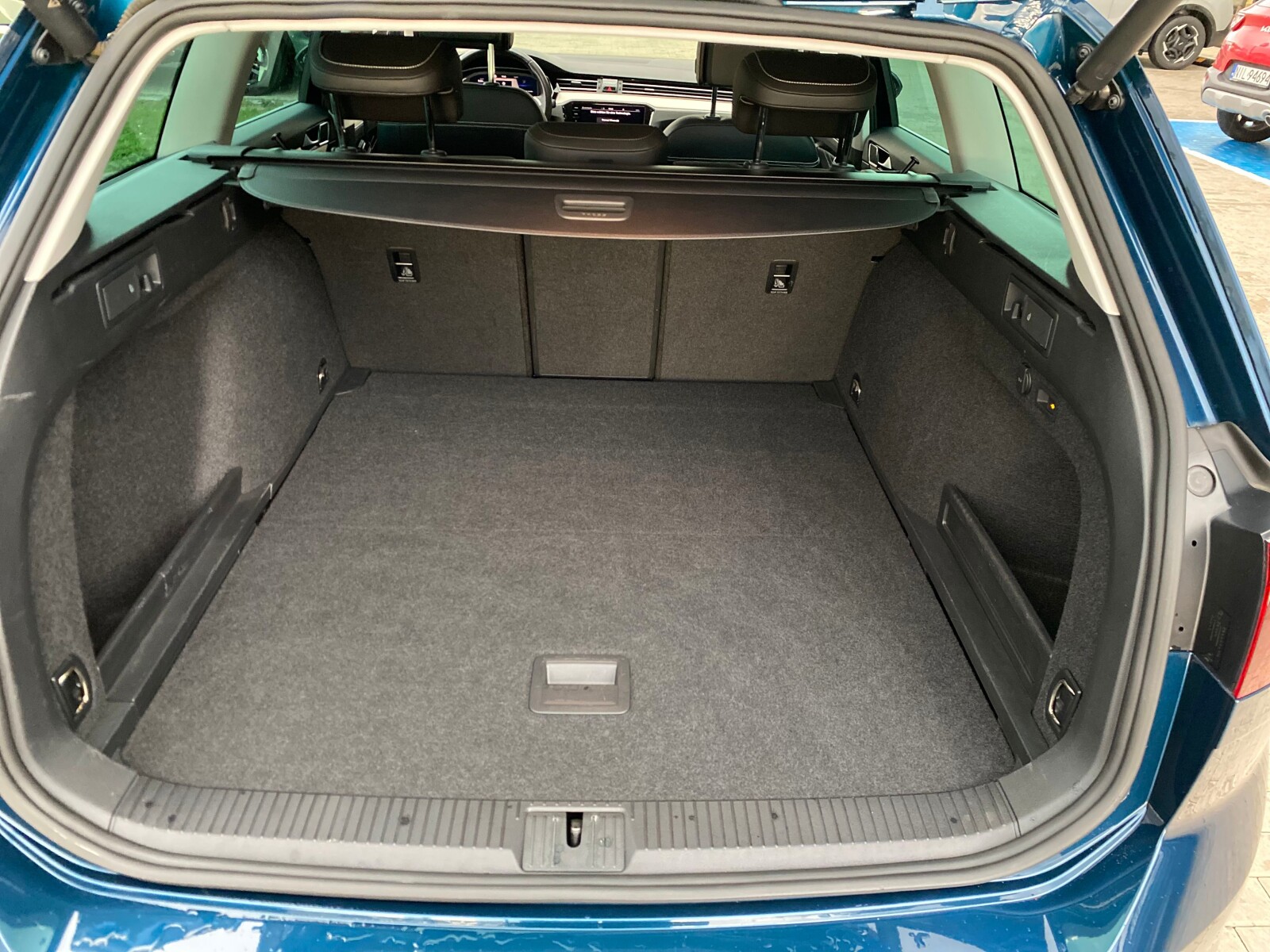 Volkswagen Passat Variant - zdjęcie 13