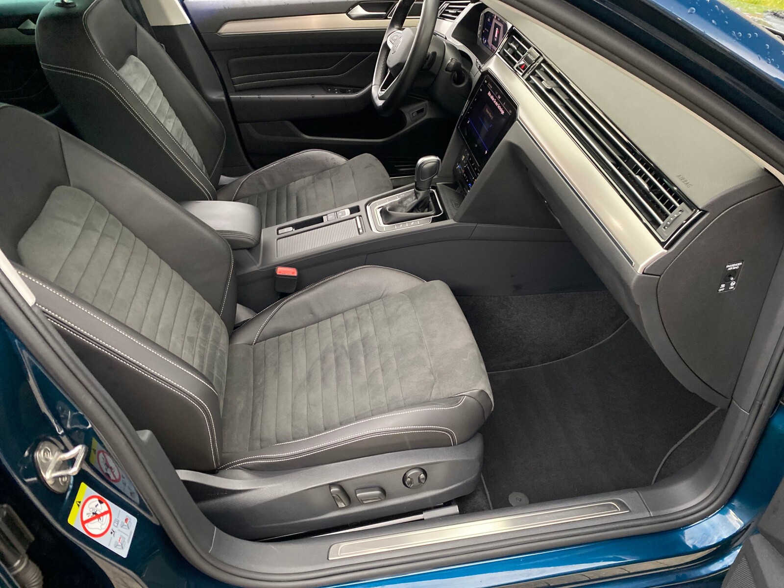 Volkswagen Passat Variant - zdjęcie 16