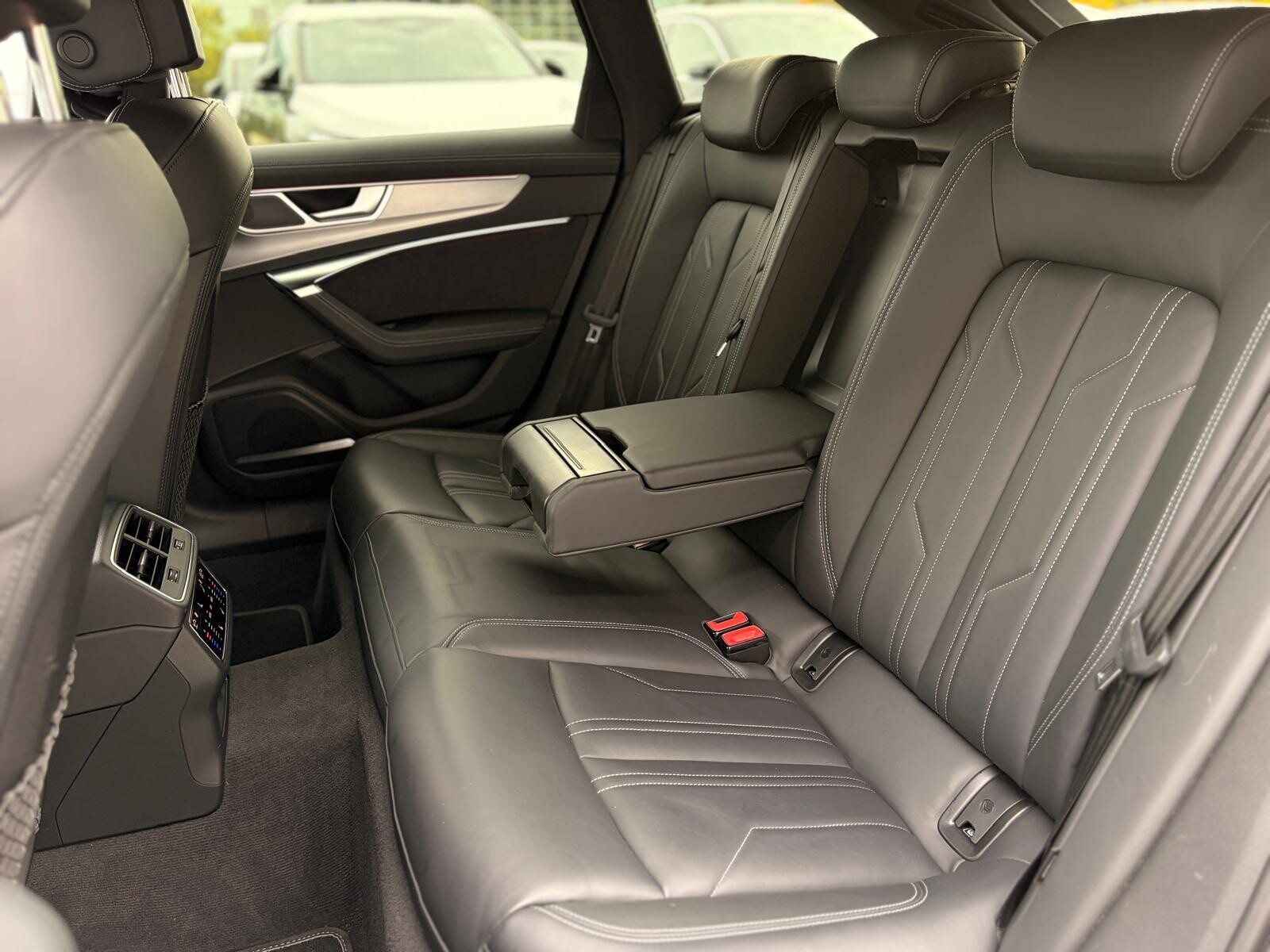 Audi A6 Avant - zdjęcie 19