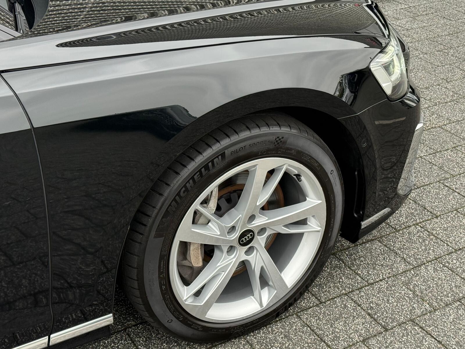 Audi A8 - zdjęcie 11
