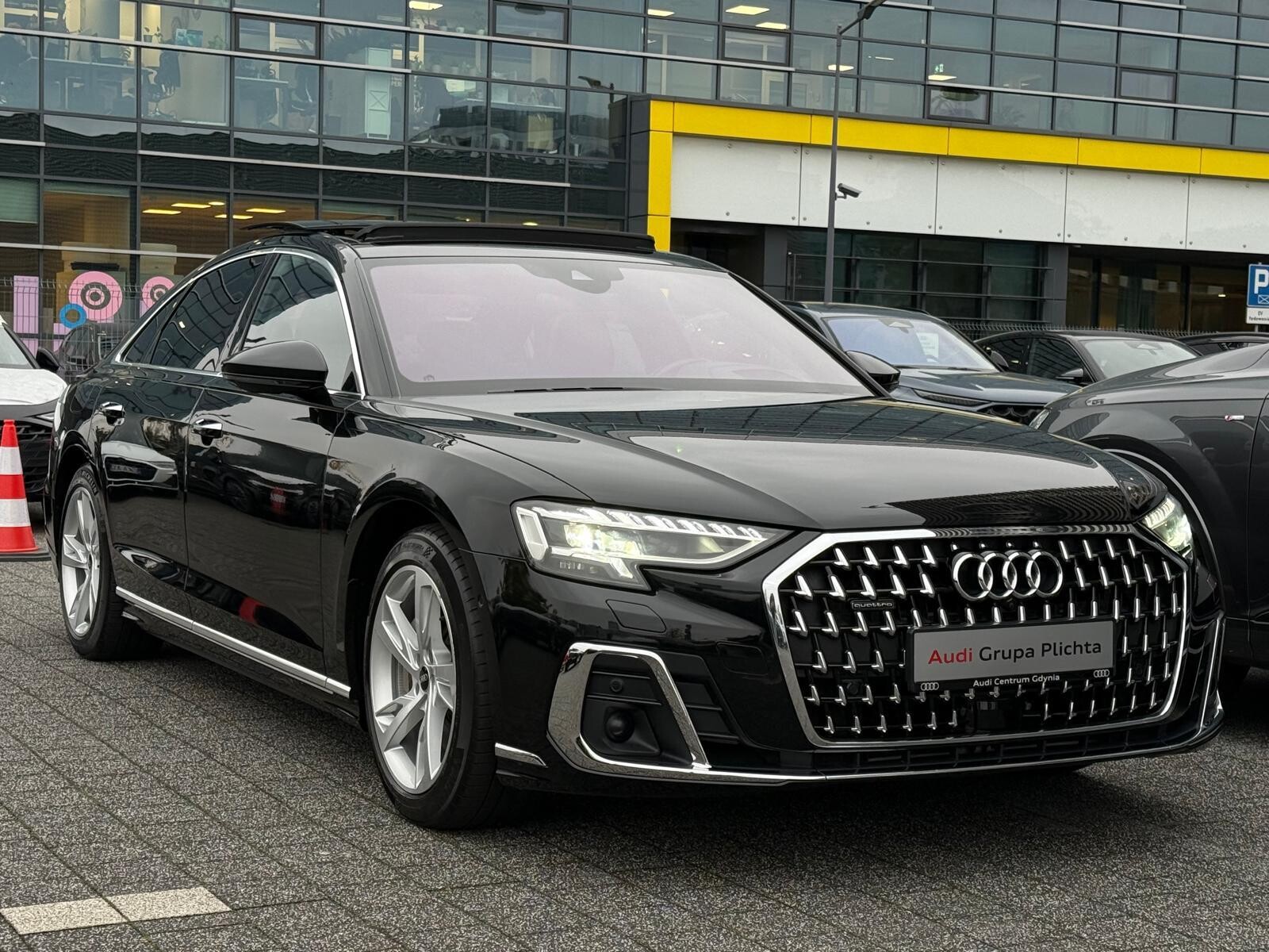 Audi A8 - zdjęcie 9