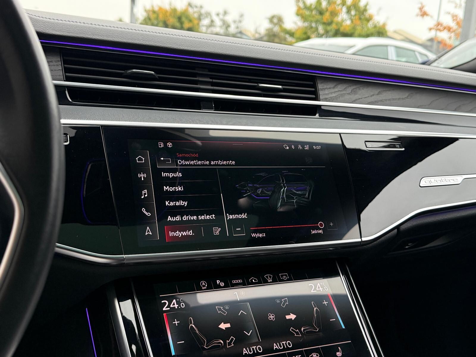 Audi A8 - zdjęcie 40
