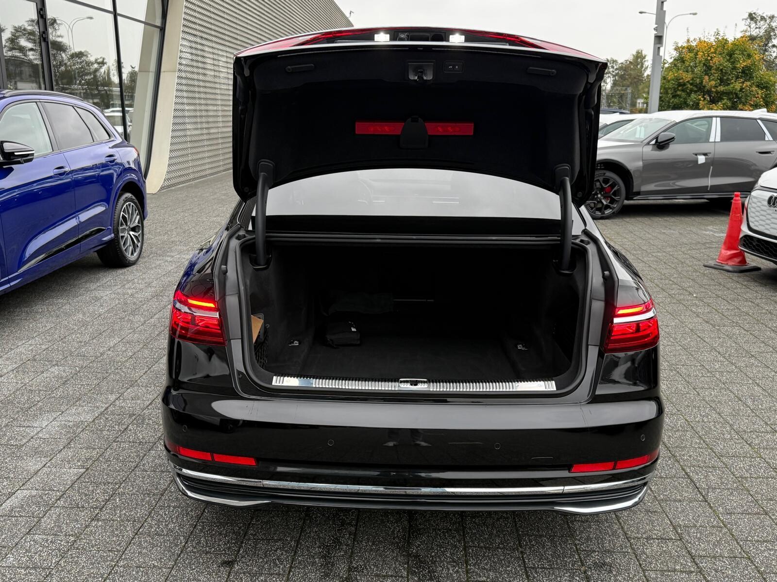 Audi A8 - zdjęcie 12