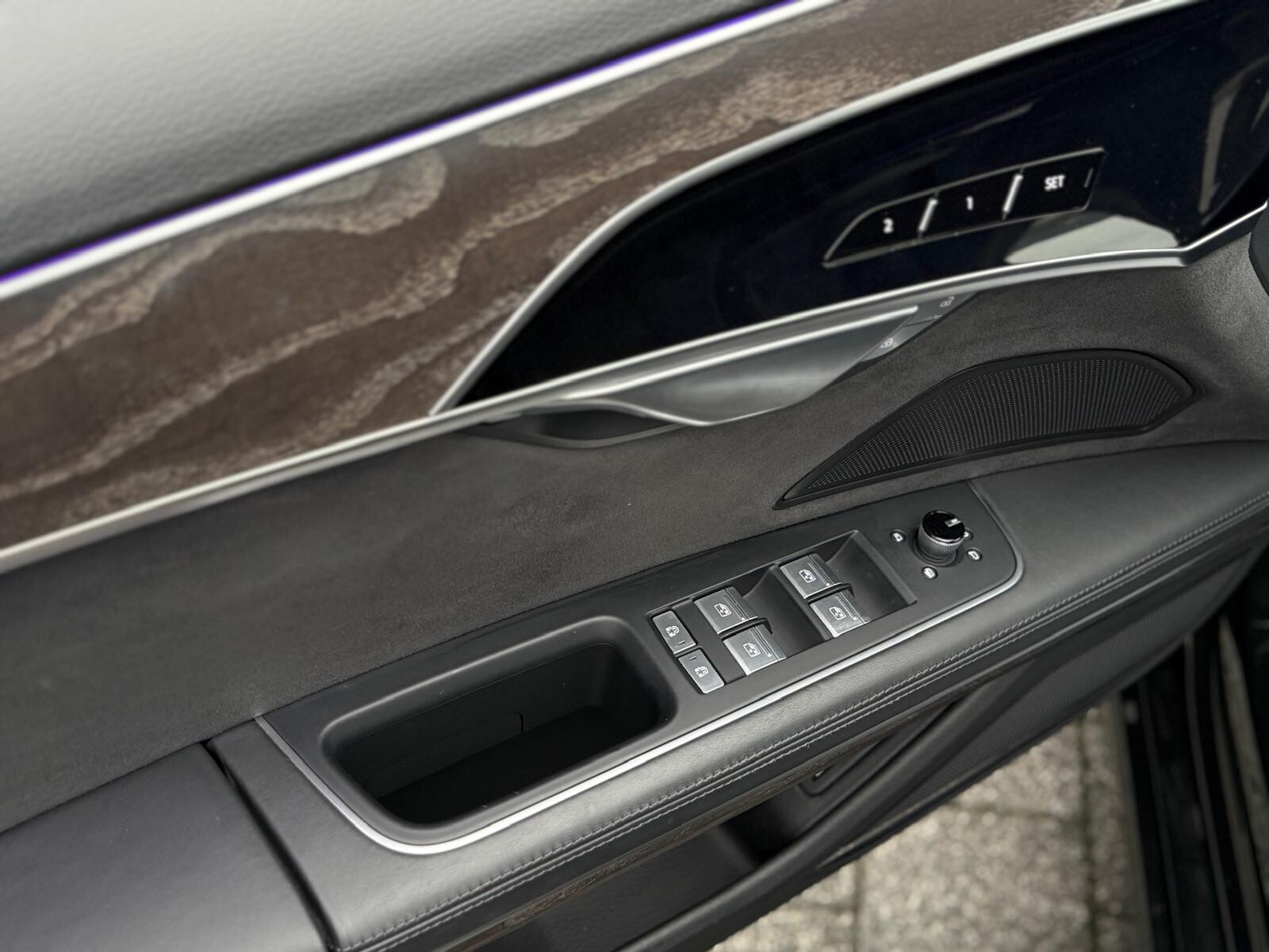 Audi A8 - zdjęcie 17