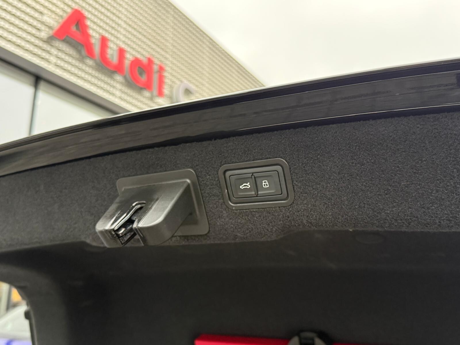 Audi A8 - zdjęcie 13
