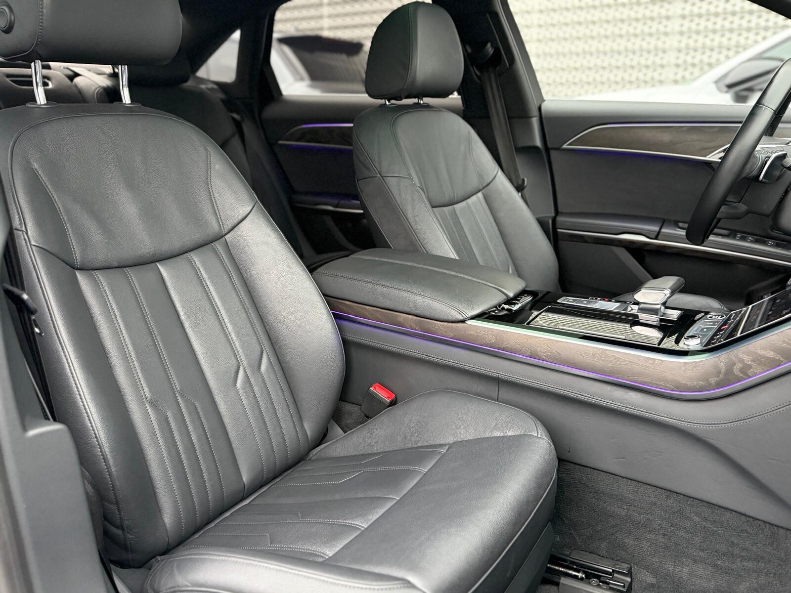 Audi A8 - zdjęcie 23
