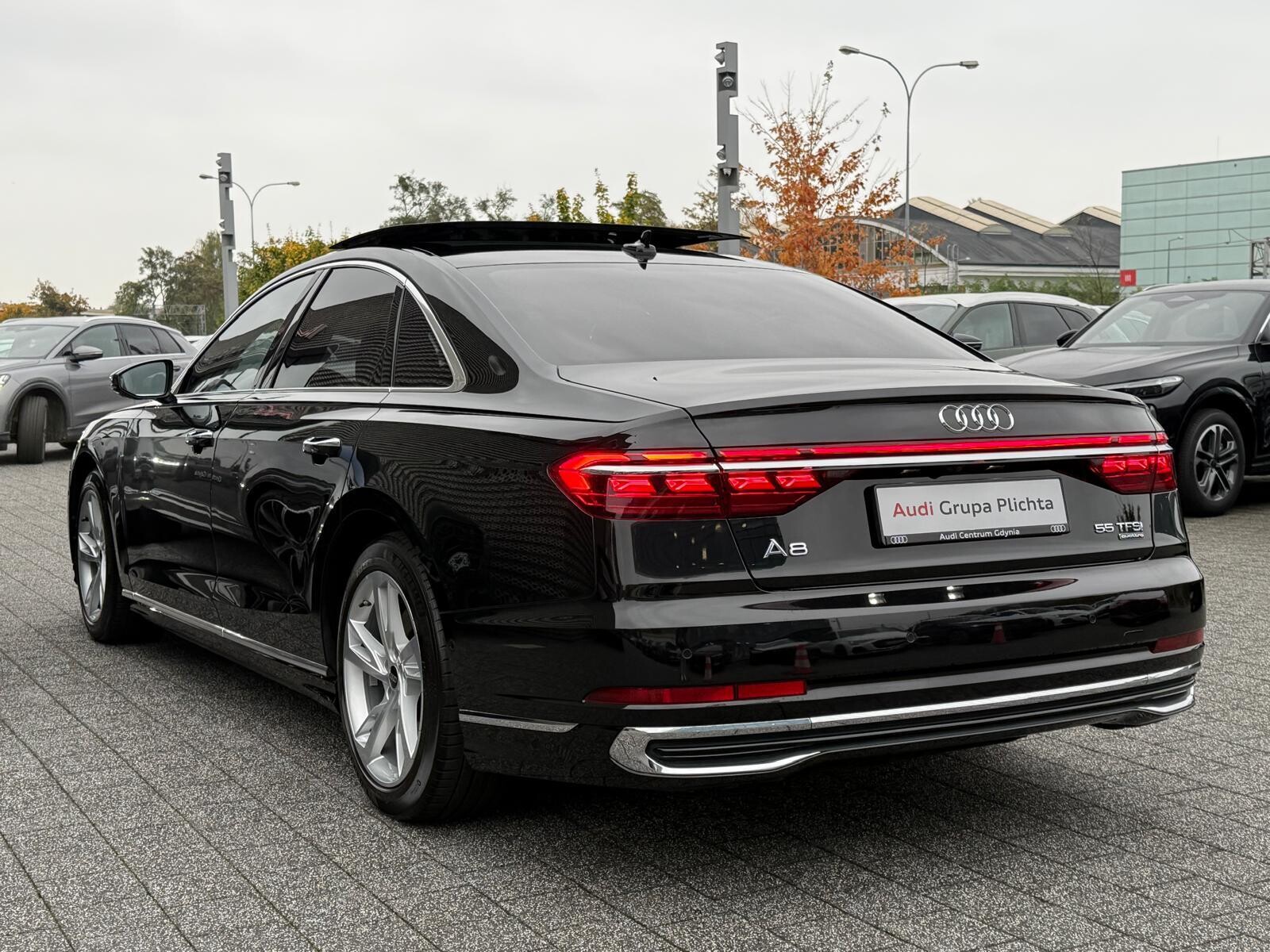 Audi A8 - zdjęcie 10