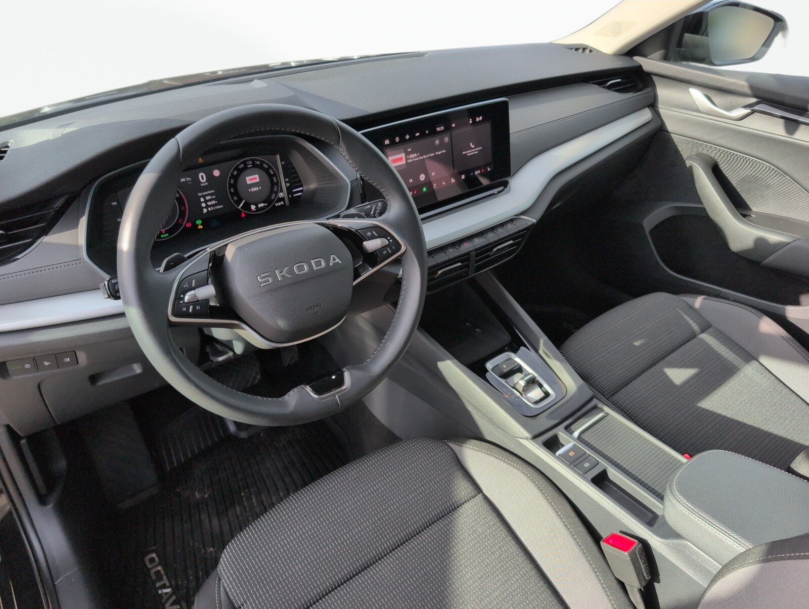Škoda Octavia Combi - zdjęcie 18
