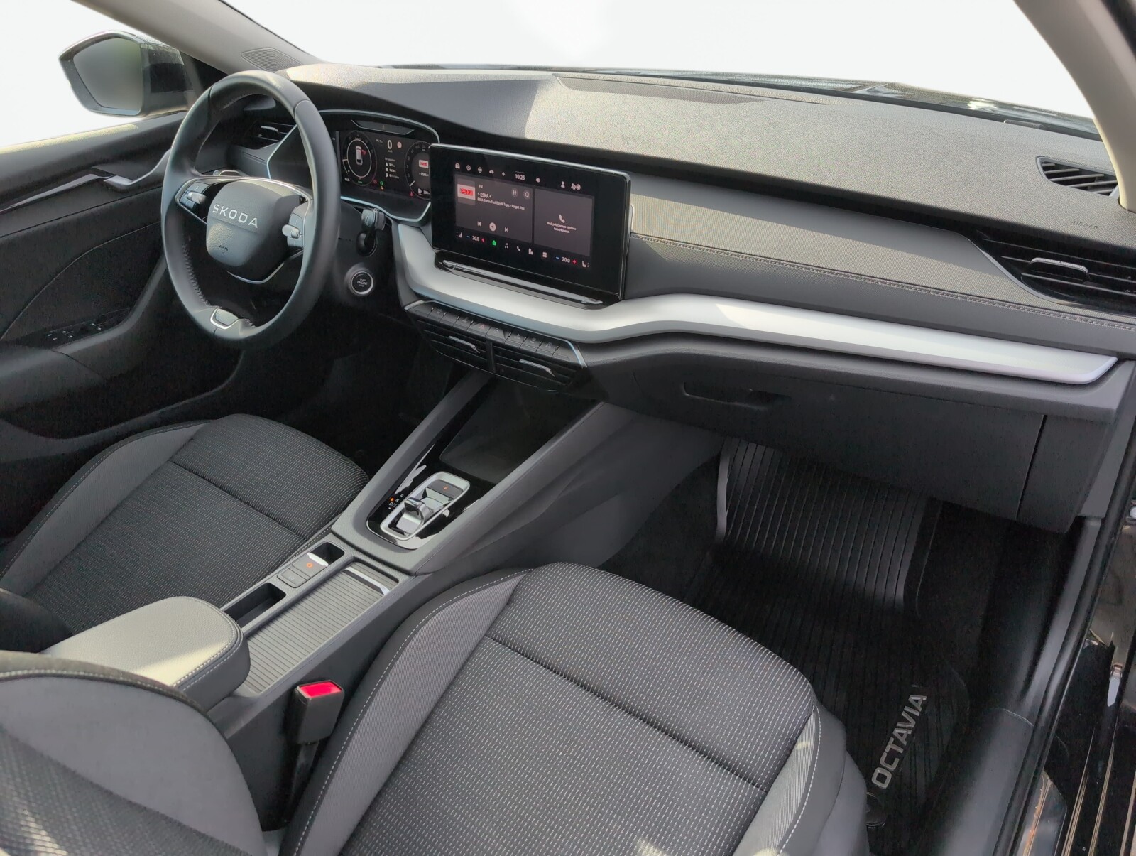 Škoda Octavia Combi - zdjęcie 16