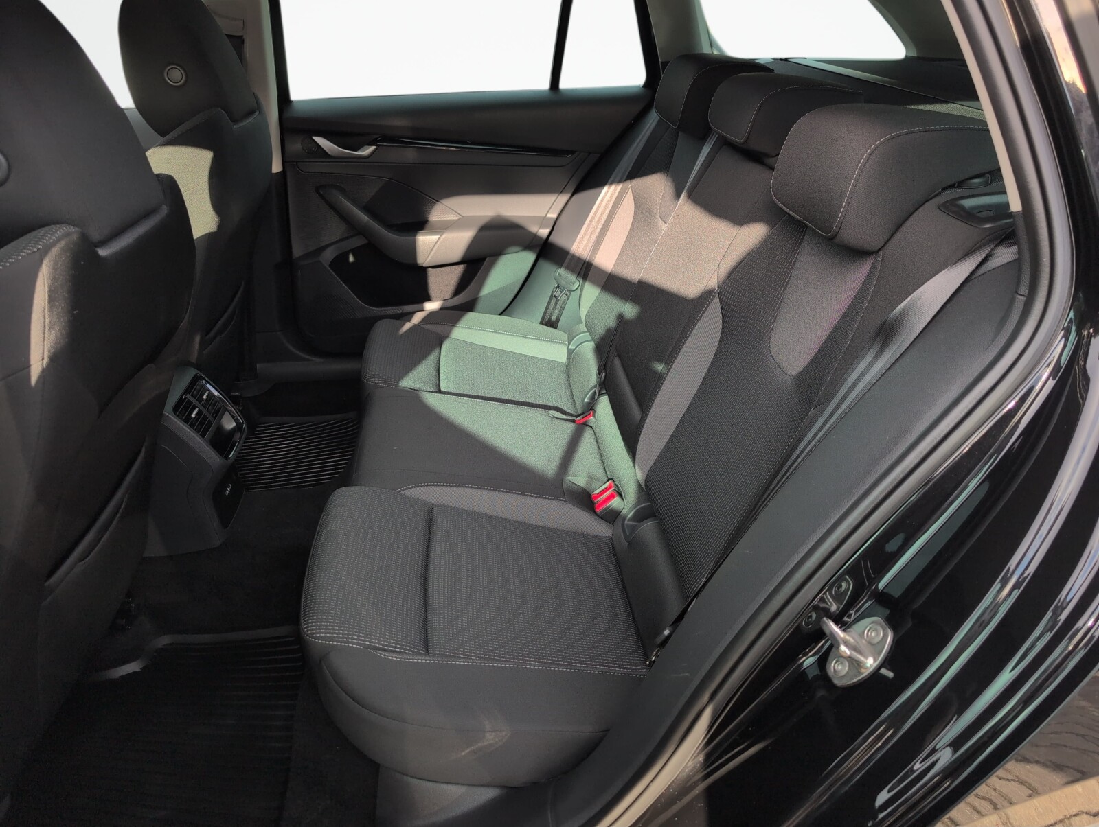 Škoda Octavia Combi - zdjęcie 11