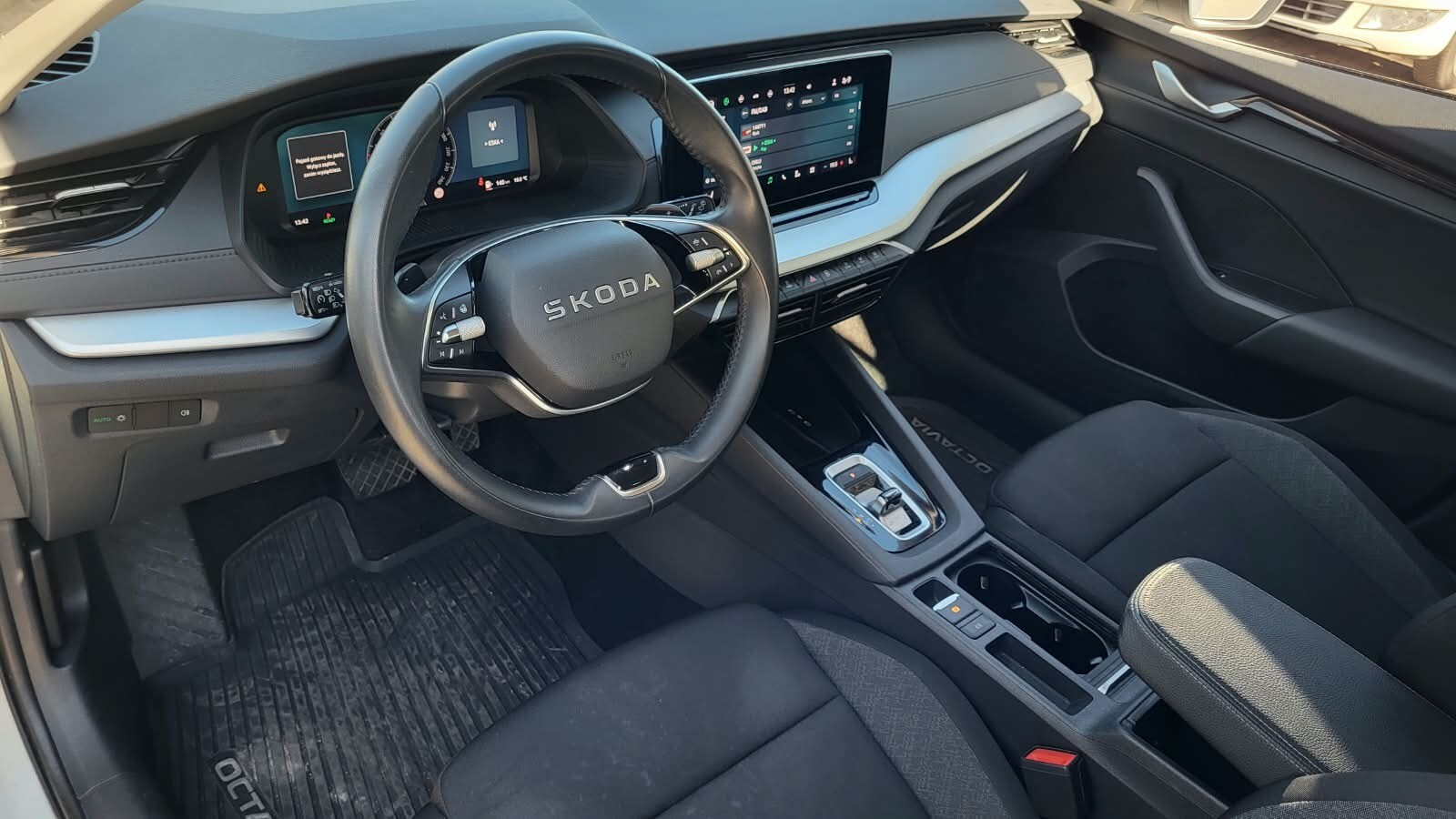 Škoda Octavia Combi - zdjęcie 10