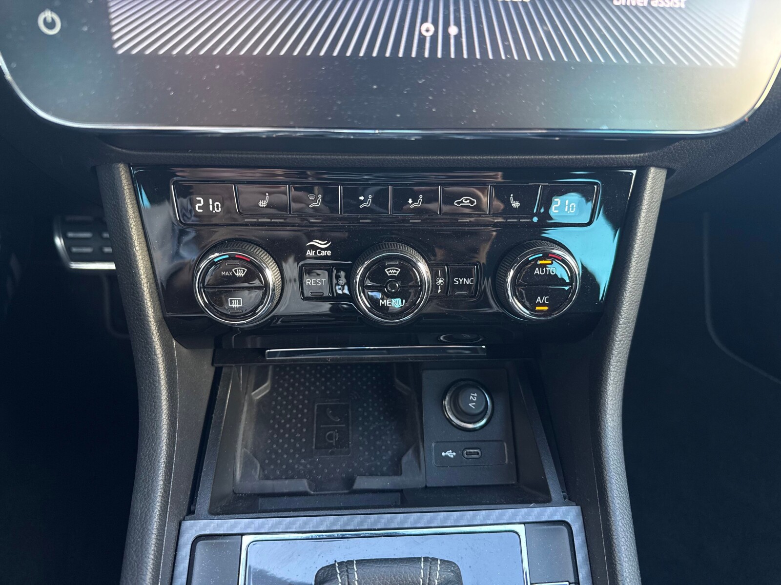 Škoda Superb Combi - zdjęcie 22