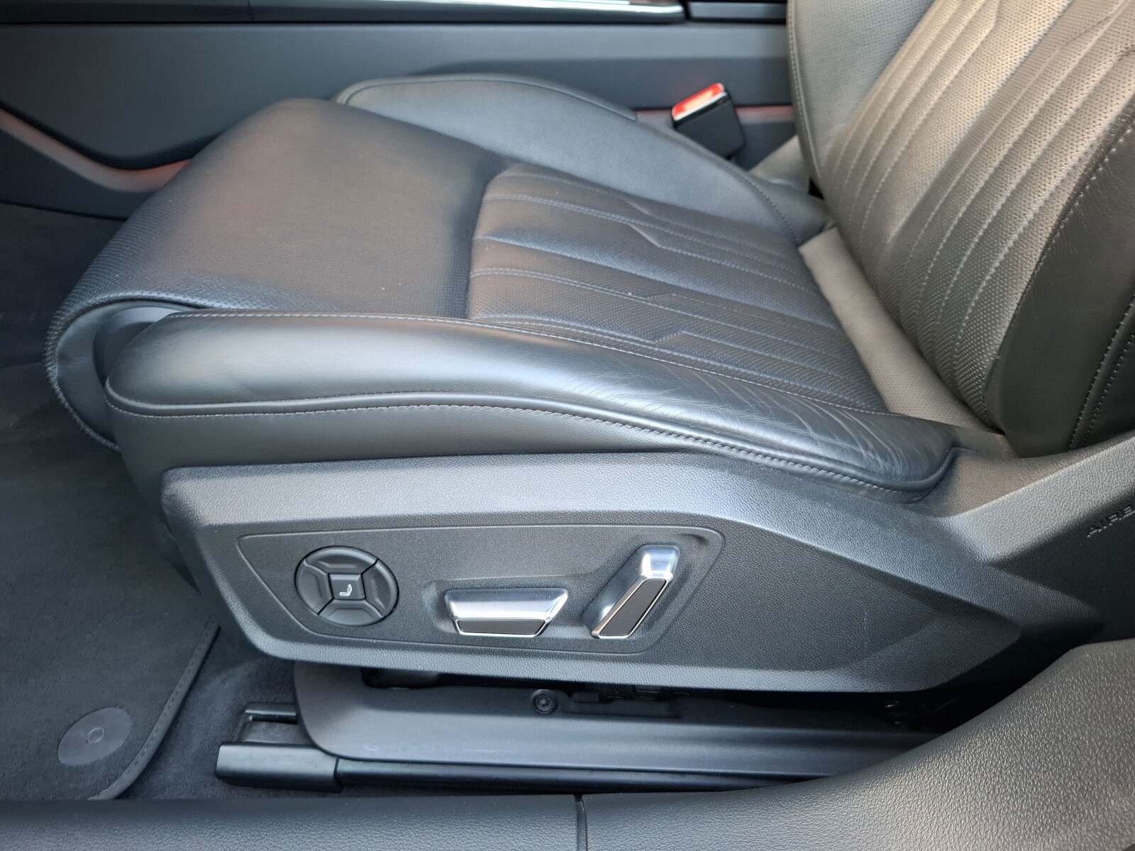 Audi A6 Avant - zdjęcie 29