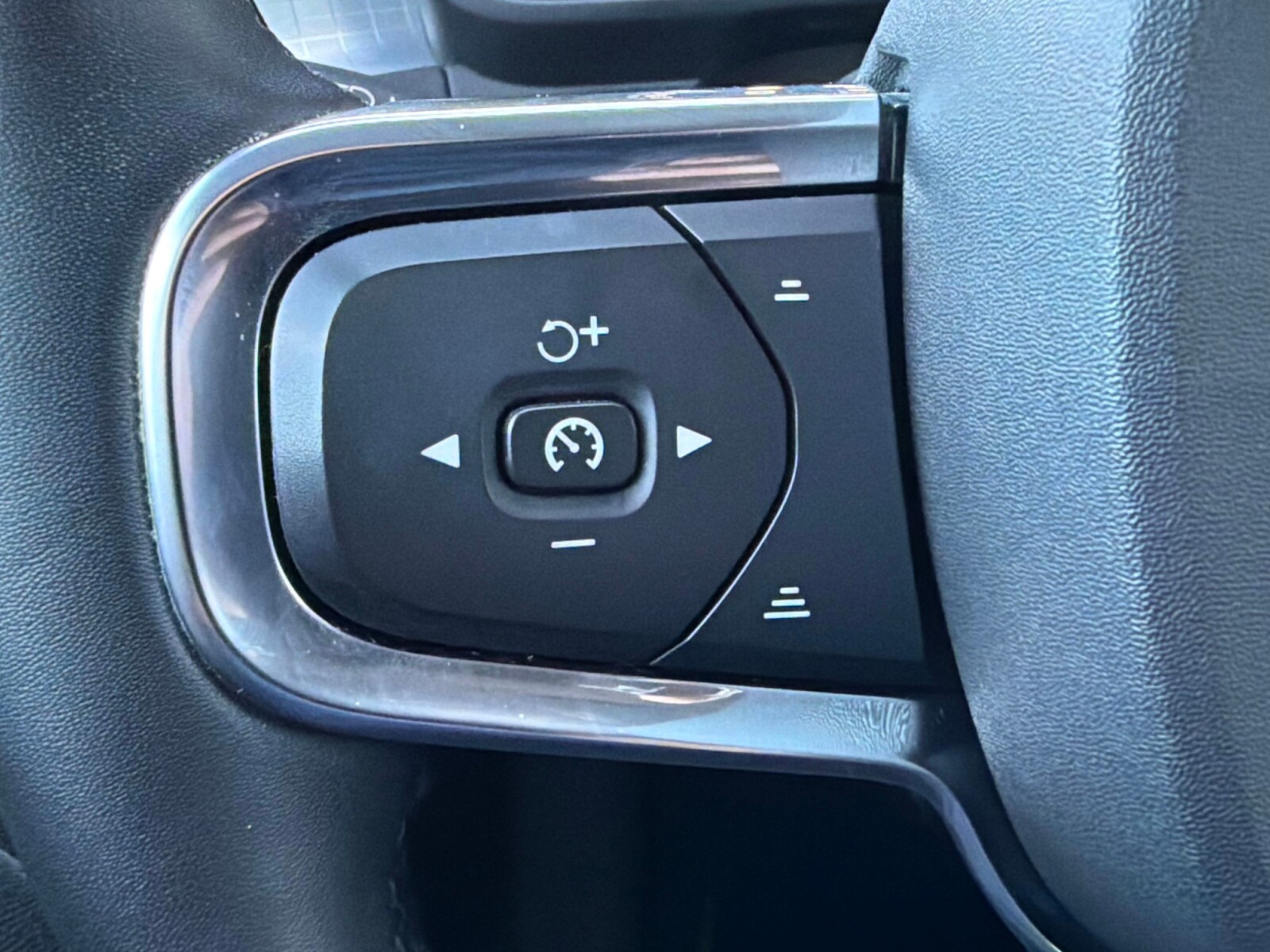 Volvo XC 40 - zdjęcie 20