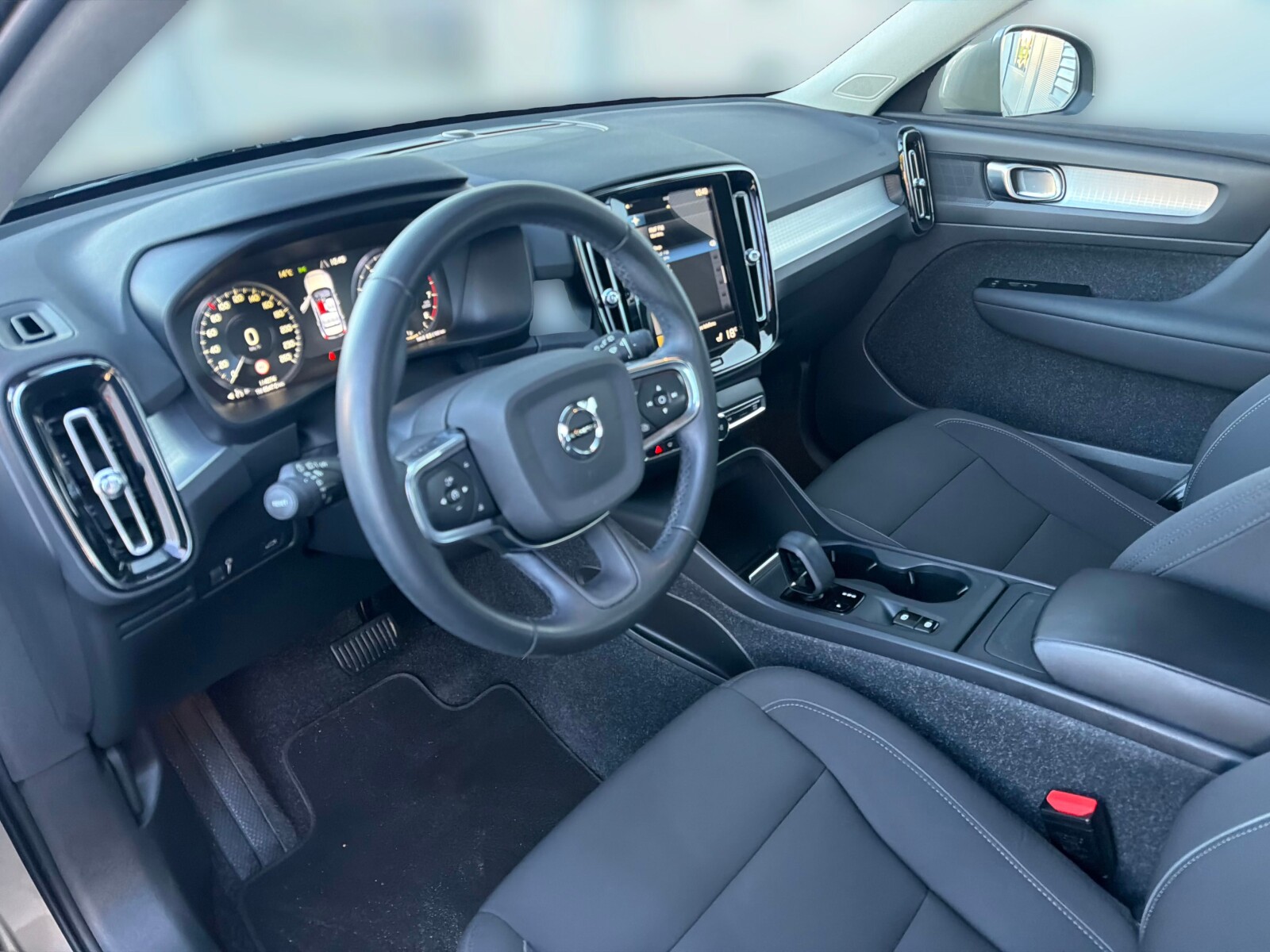 Volvo XC 40 - zdjęcie 9