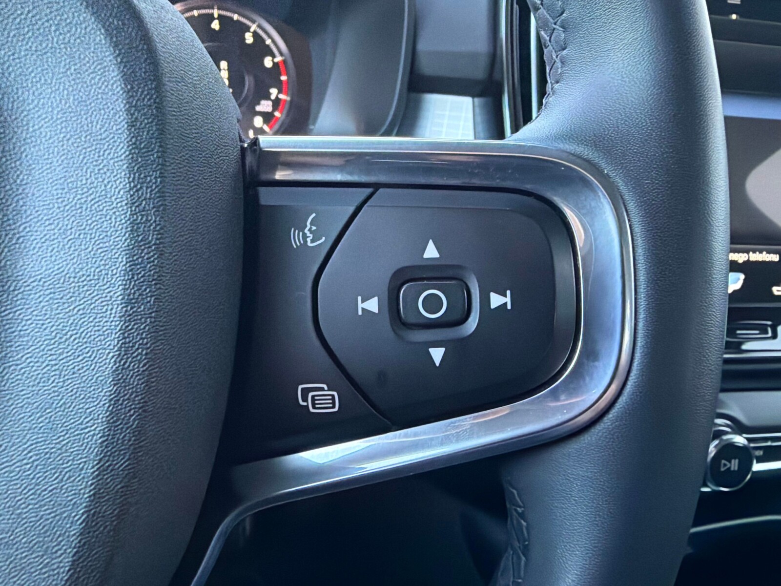 Volvo XC 40 - zdjęcie 21