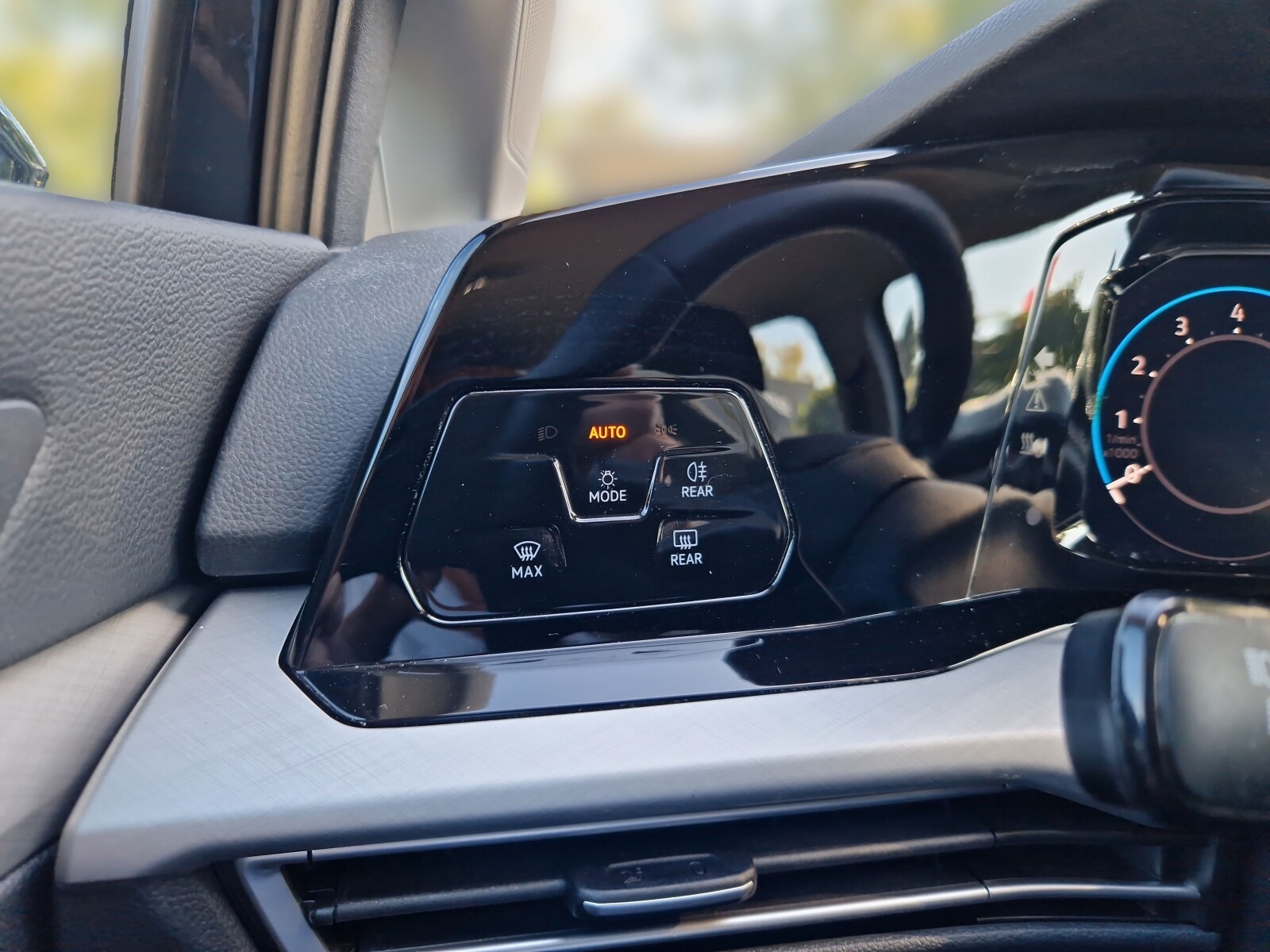 Volkswagen Golf - zdjęcie 17