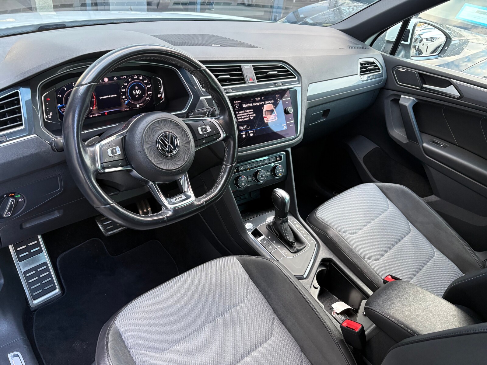 Volkswagen Tiguan - zdjęcie 11