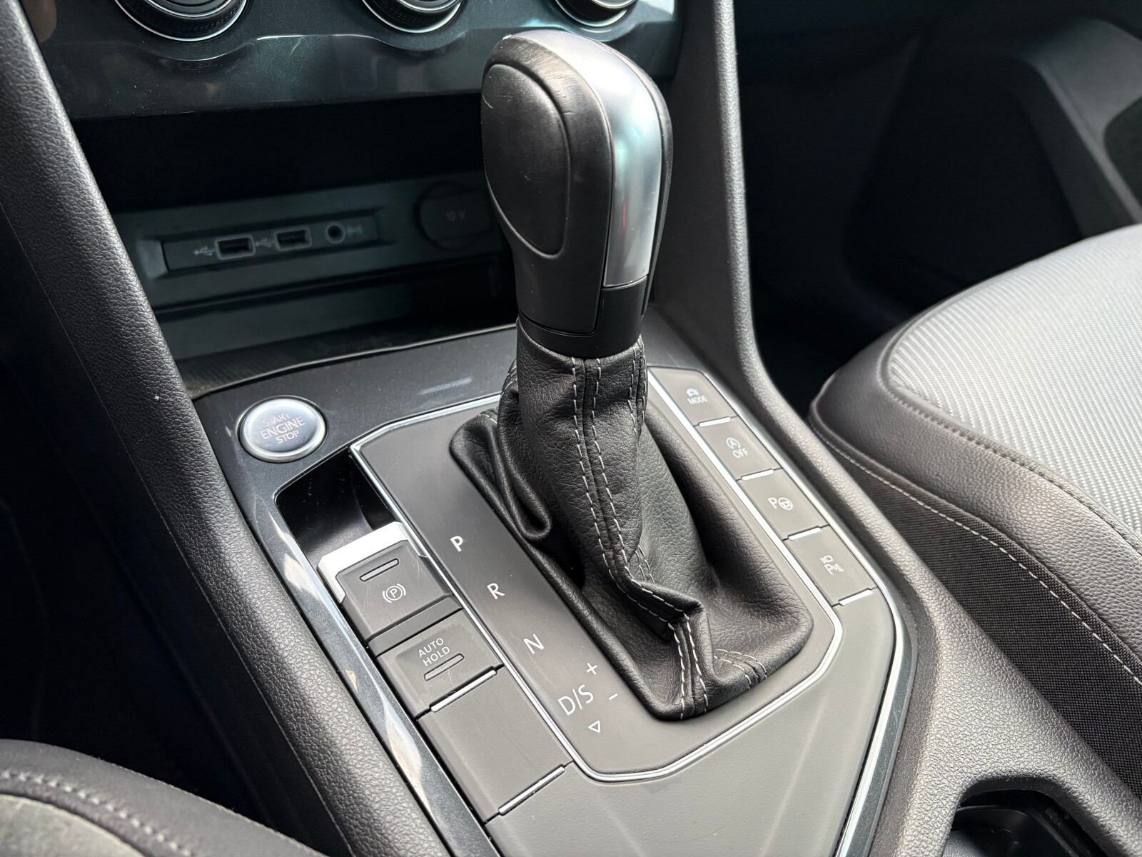 Volkswagen Tiguan - zdjęcie 28