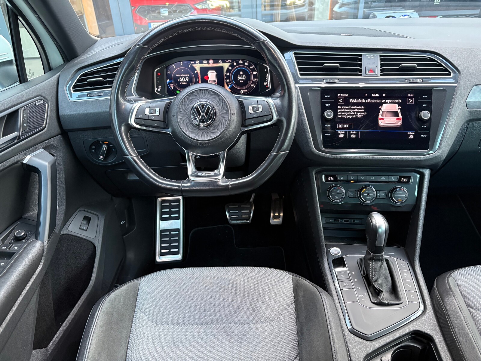 Volkswagen Tiguan - zdjęcie 10