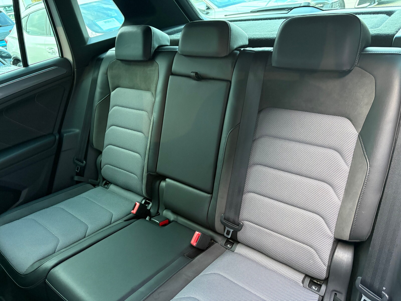 Volkswagen Tiguan - zdjęcie 13