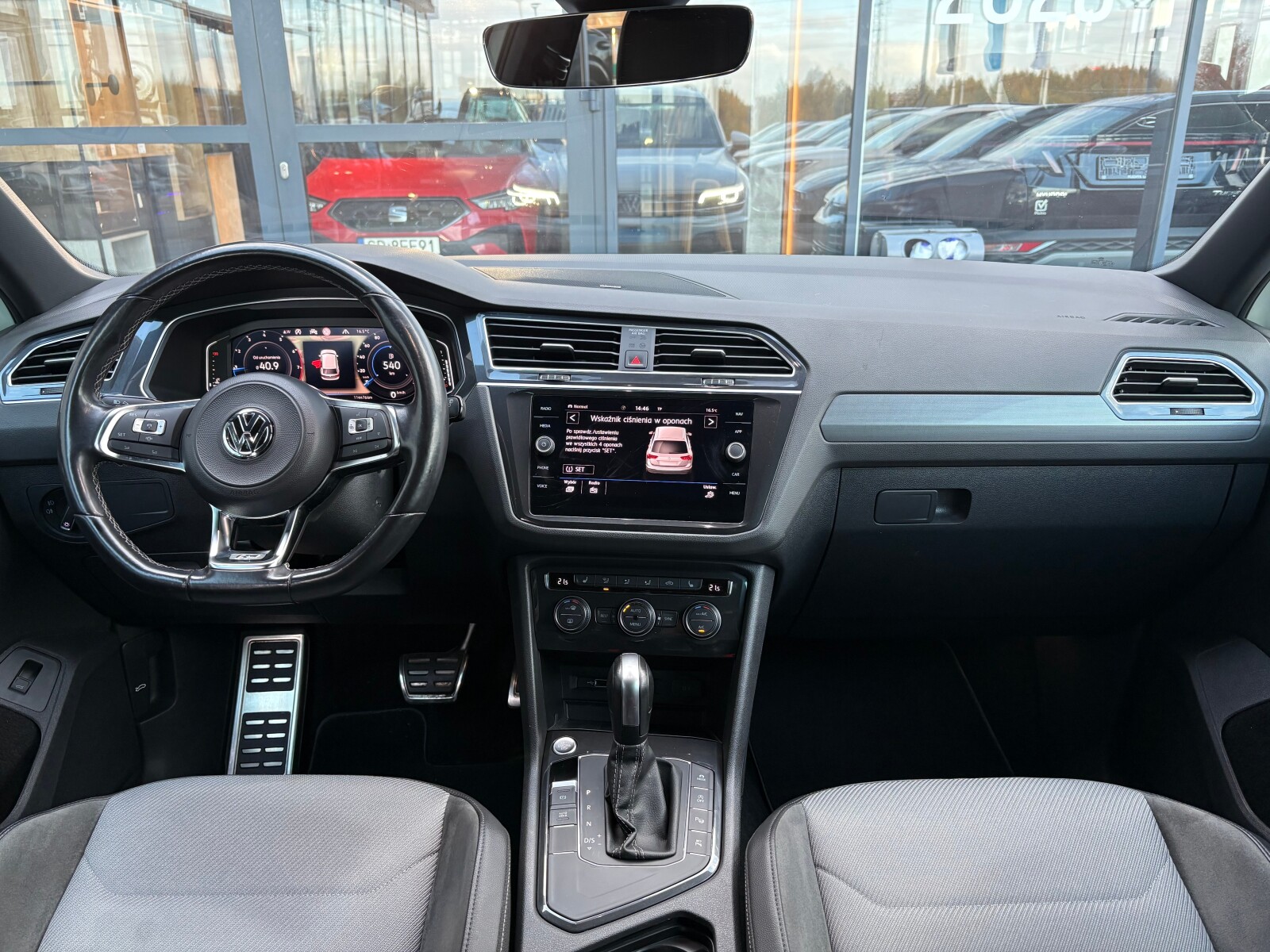 Volkswagen Tiguan - zdjęcie 9