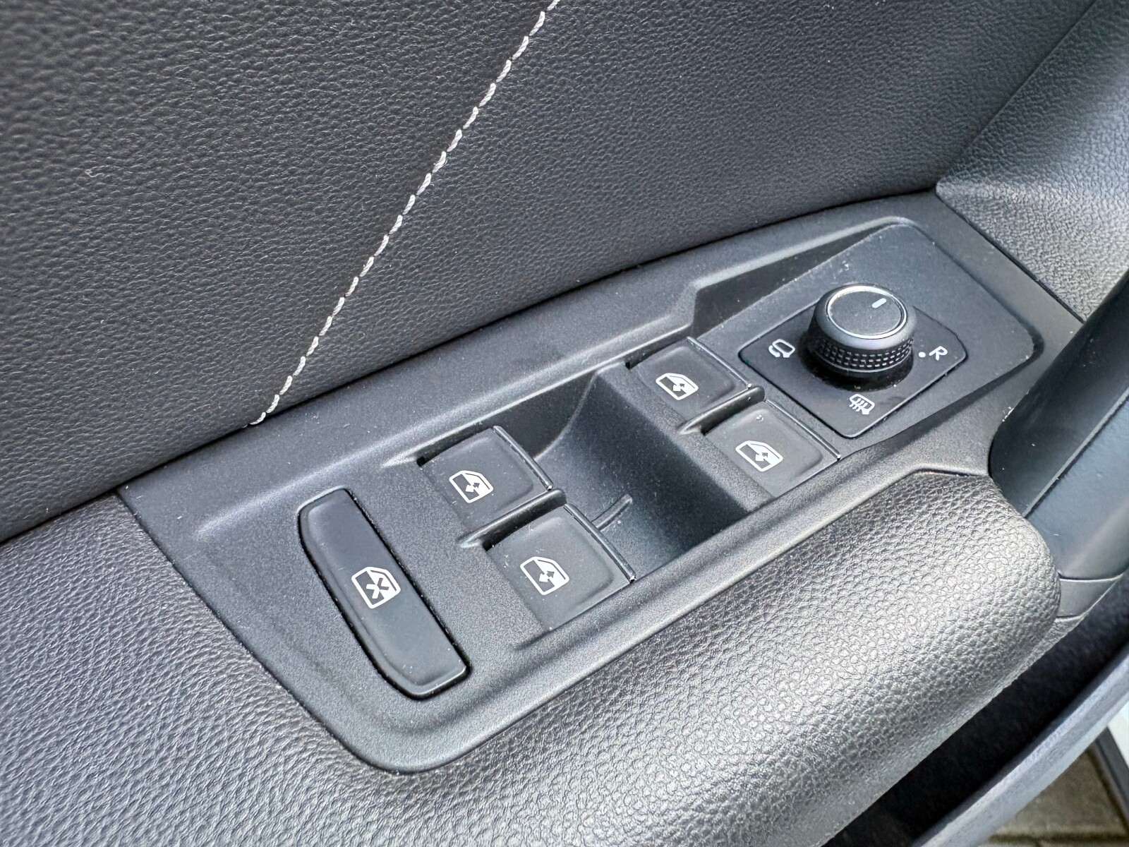 Volkswagen Tiguan - zdjęcie 21