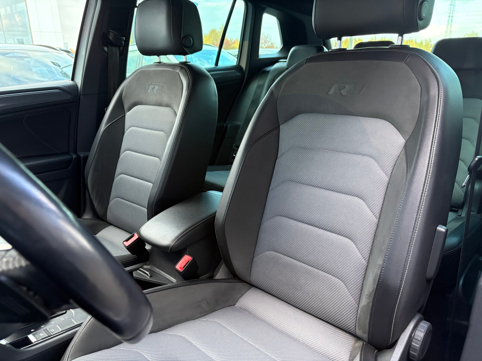 Volkswagen Tiguan - zdjęcie 12