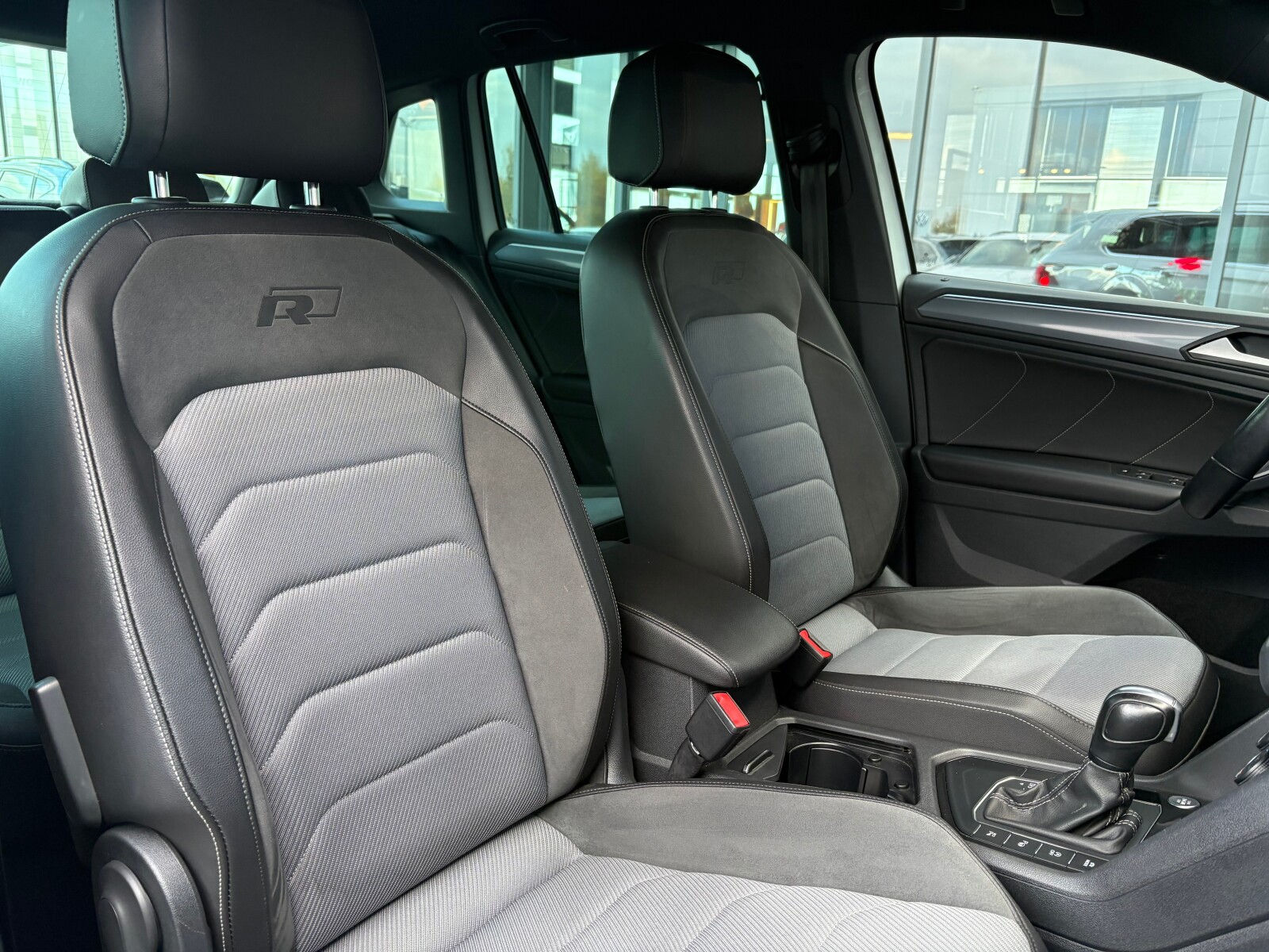Volkswagen Tiguan - zdjęcie 18