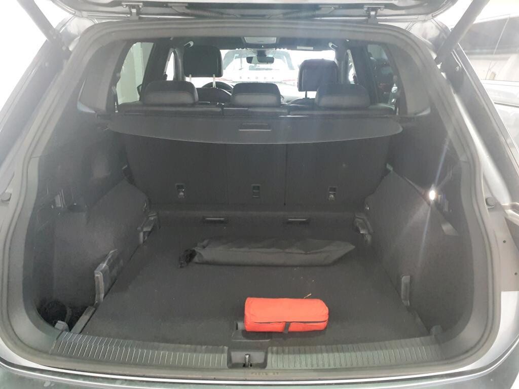 Volkswagen Tiguan Allspace - zdjęcie 8