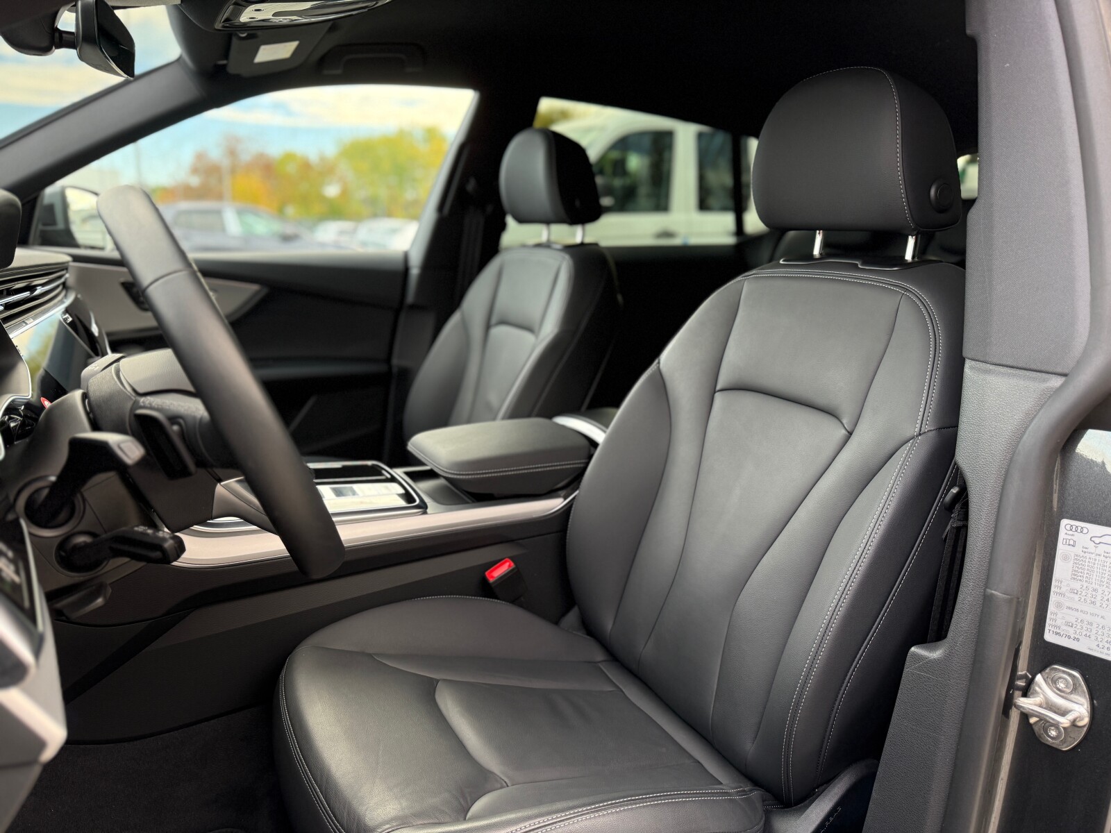 Audi Q8 - zdjęcie 21