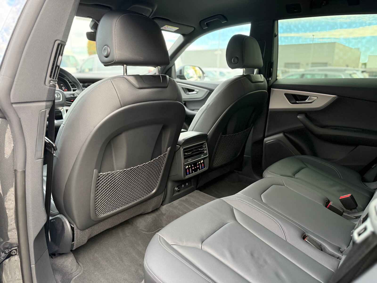 Audi Q8 - zdjęcie 11